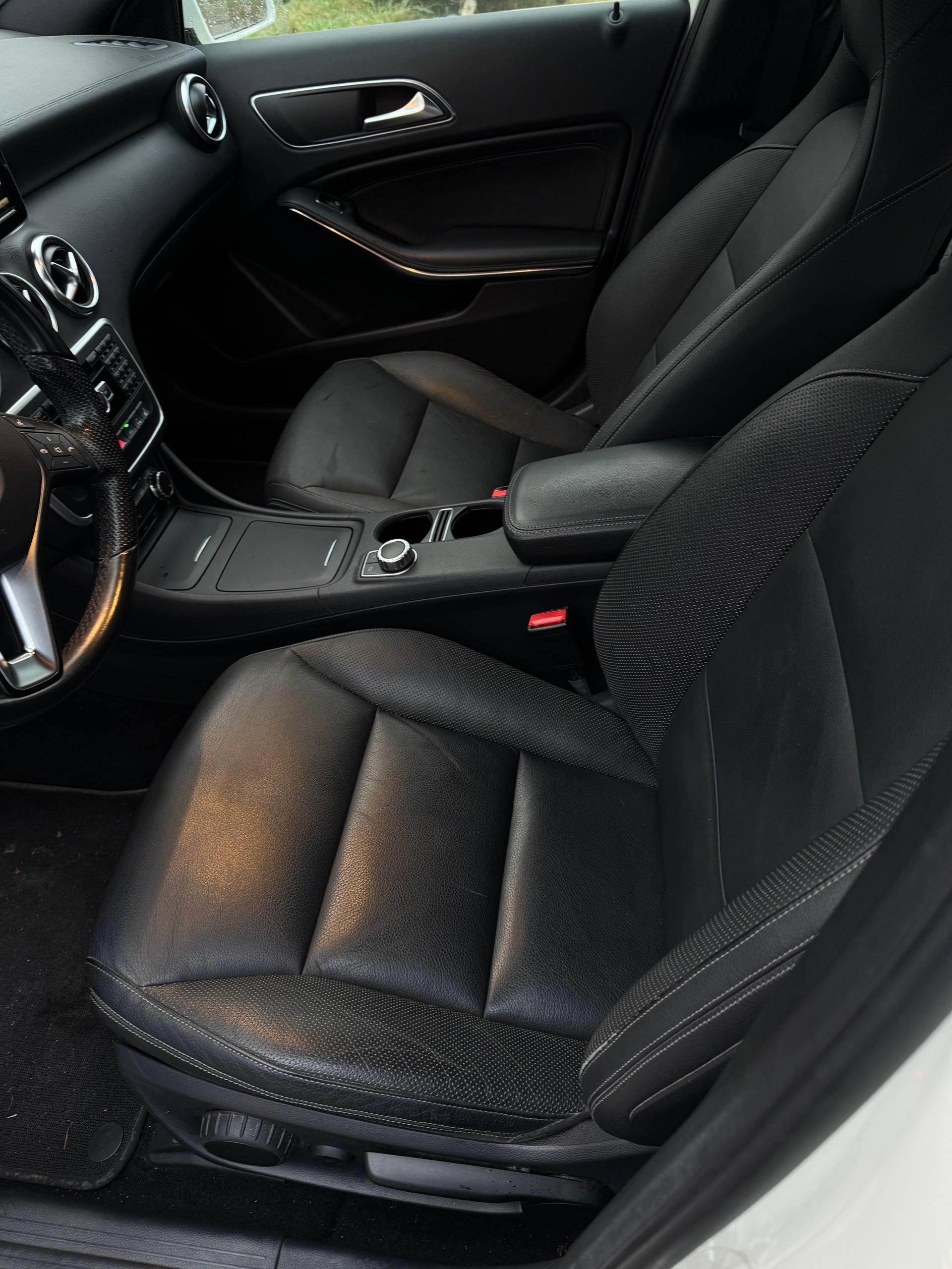 MERCEDES-BENZ A 200 7G-DCT-image-12