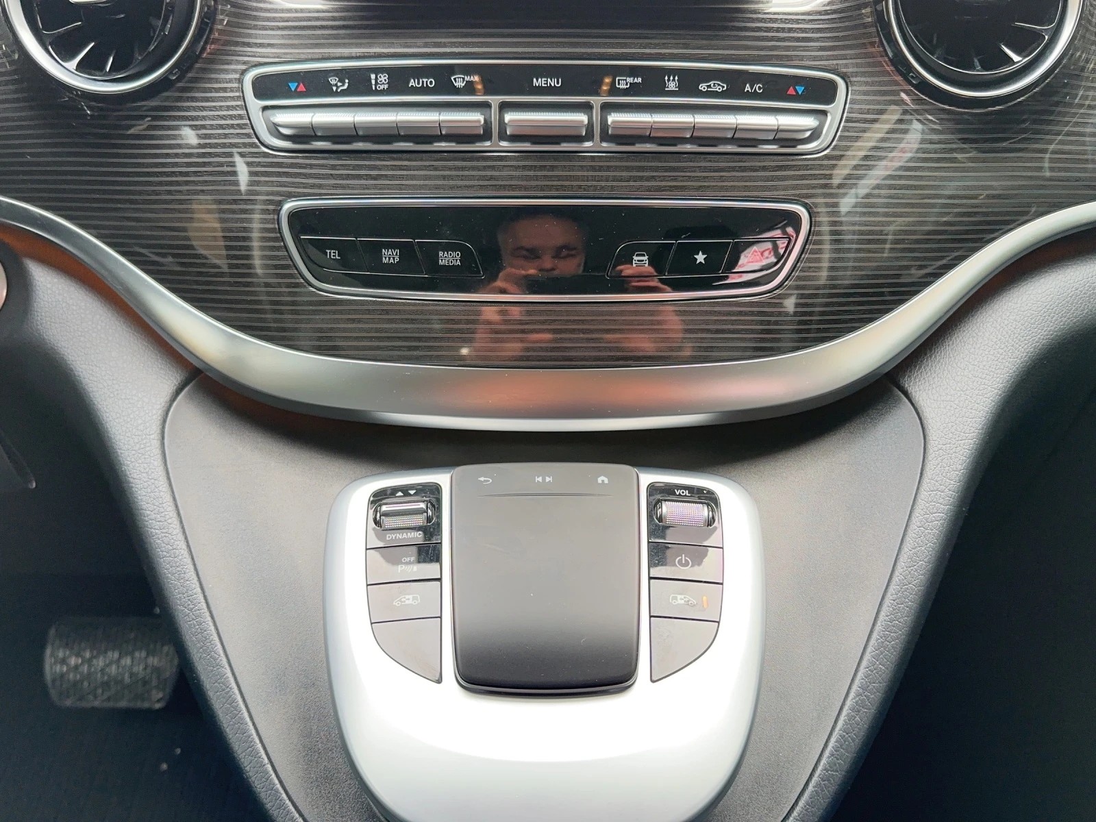 MERCEDES-BENZ EQV 300 Avantgarde lang 7-Plätze-image-26