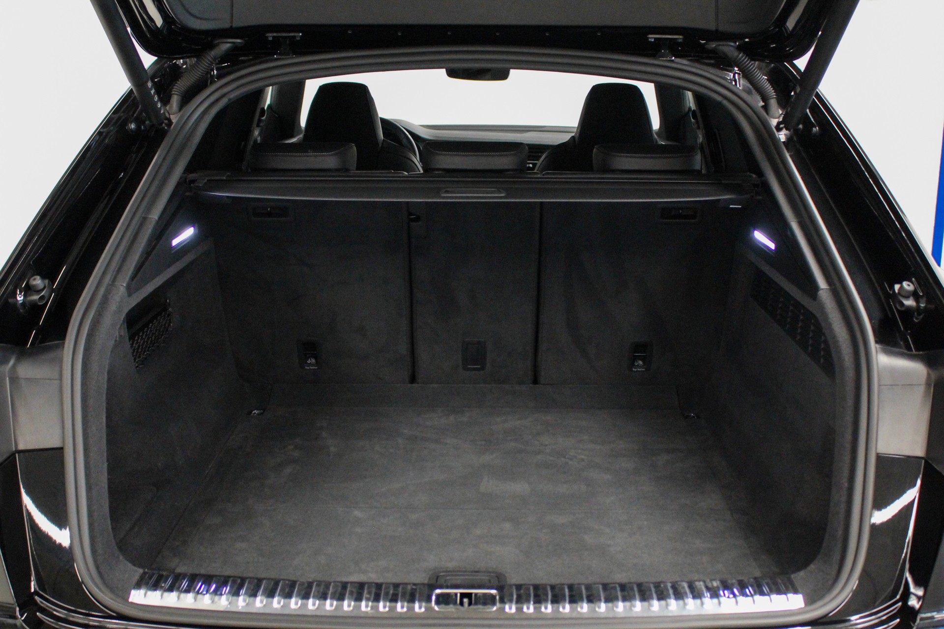 AUDI SQ8 TFSI quattro tiptronic-image-18