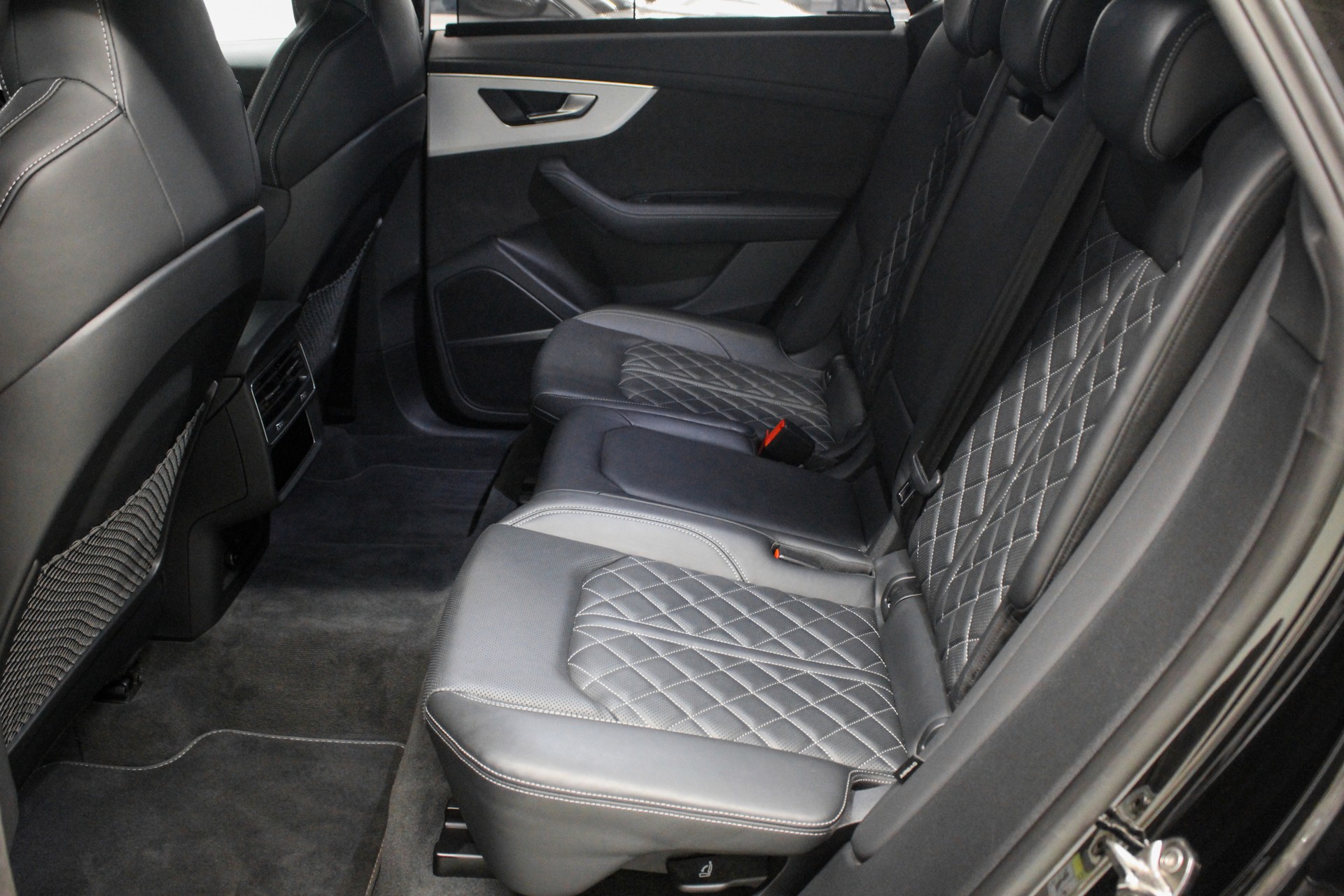 AUDI SQ8 TFSI quattro tiptronic-image-12