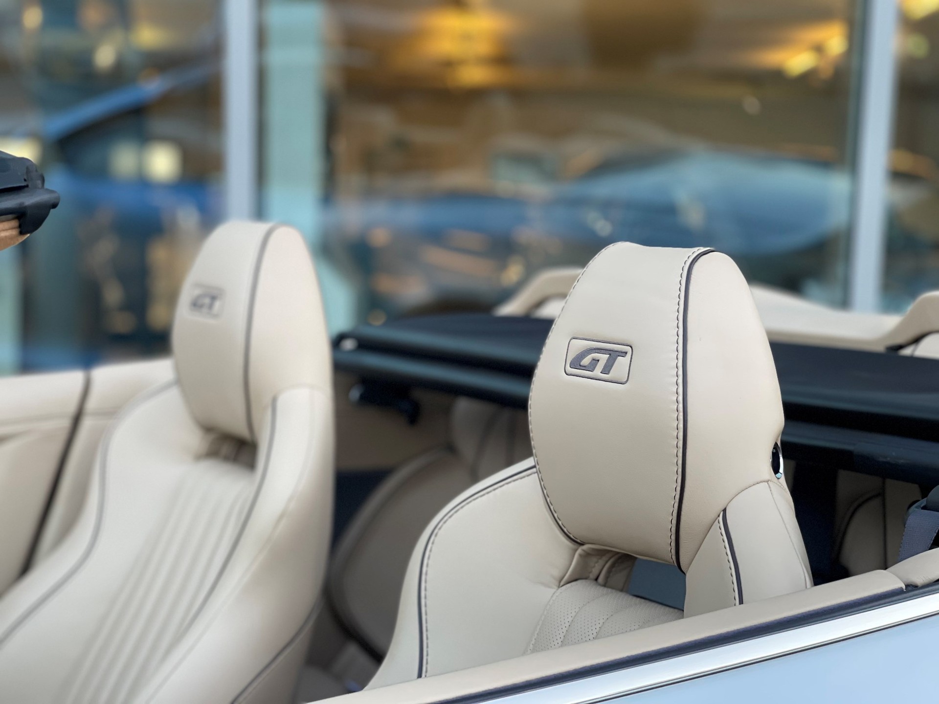ASTON MARTIN DB9 GT 6.0 V12 Volante-image-5