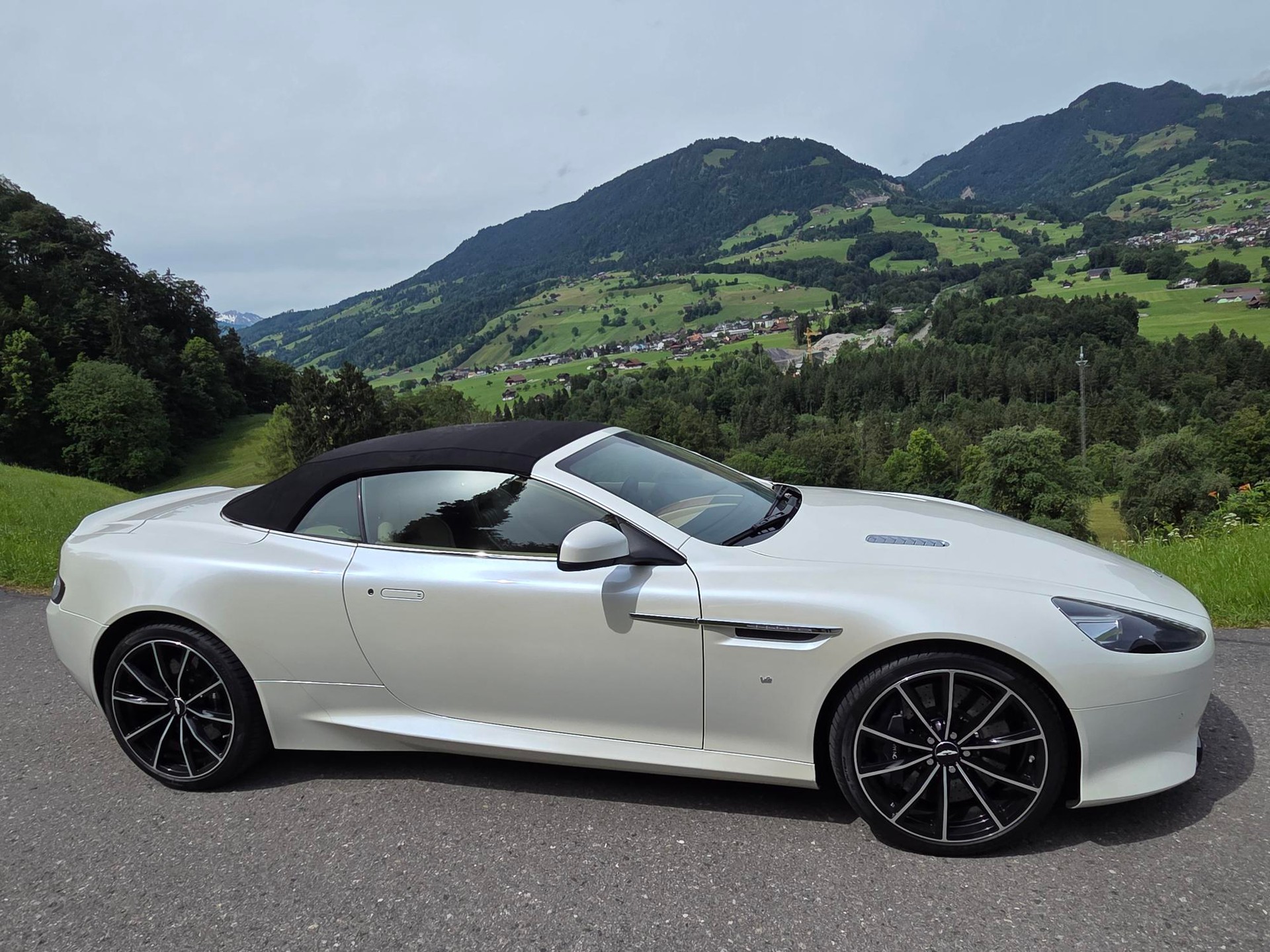 ASTON MARTIN DB9 GT 6.0 V12 Volante-image-3