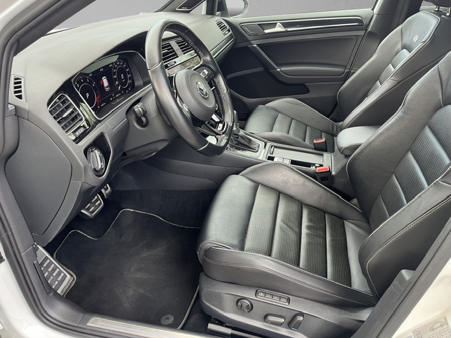 VW Golf 2.0 TSI R 4Motion DSG-showroom-element-3