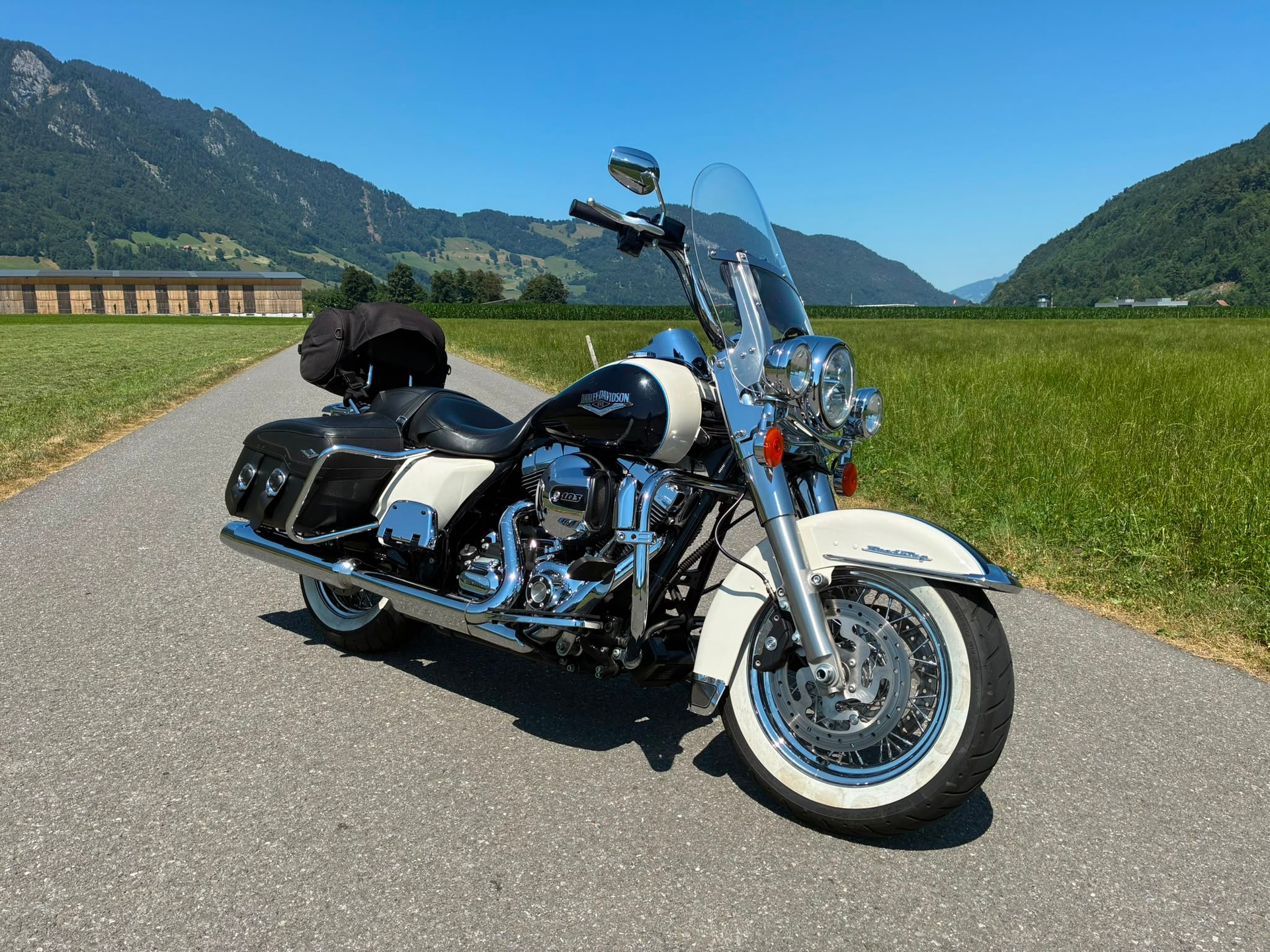 HARLEY-DAVIDSON FLHRC Road King Classic 103 ABS-image-0