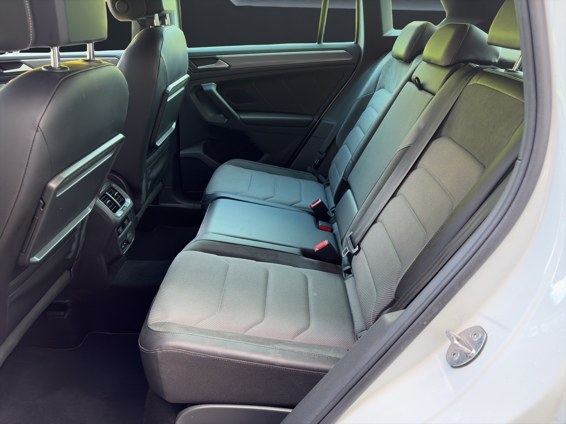 VW Tiguan 2.0 TDI SCR Highline DSG-image-12