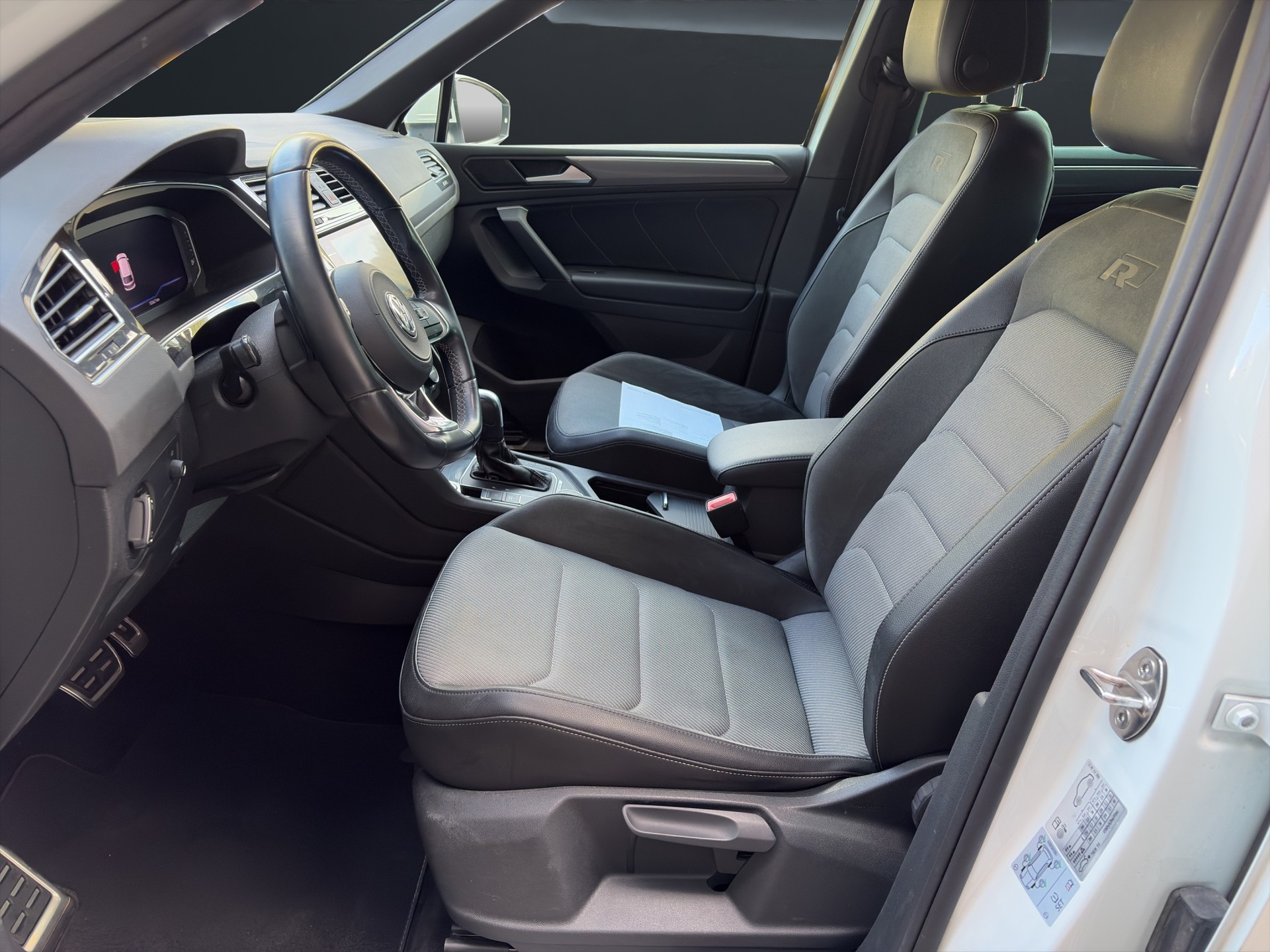 VW Tiguan 2.0 TDI SCR Highline DSG-image-5