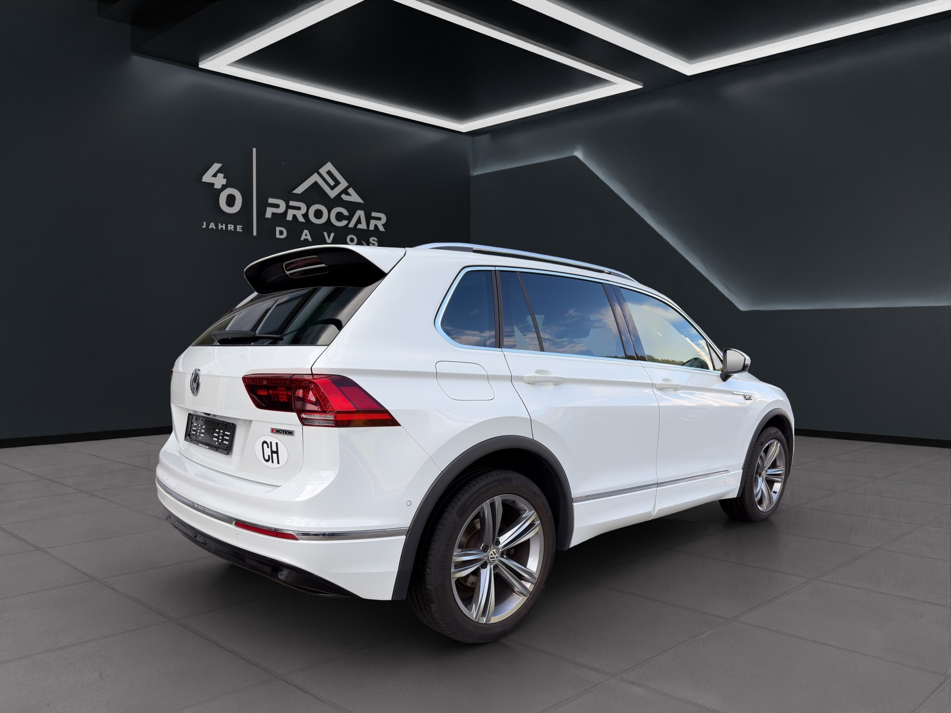 VW Tiguan 2.0 TDI SCR Highline DSG-image-3
