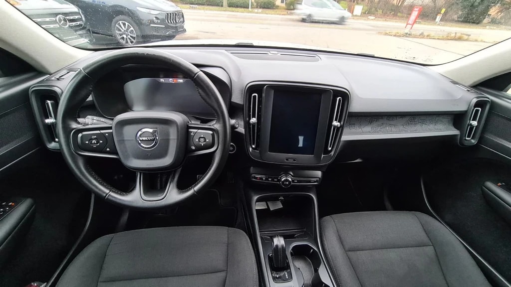VOLVO XC40 D3 AWD Momentum Geartronic**RF-Kamera** PDC V+ H** Ab MFK **-image-12