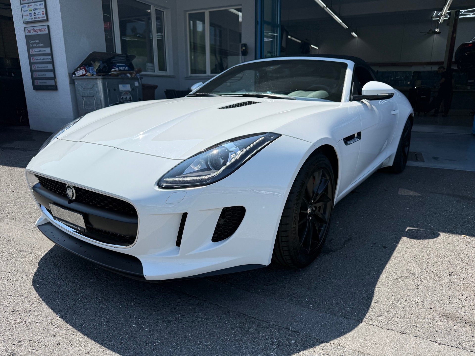 JAGUAR F-Type Convertible 3.0 V6 S/C-showroom-element-2