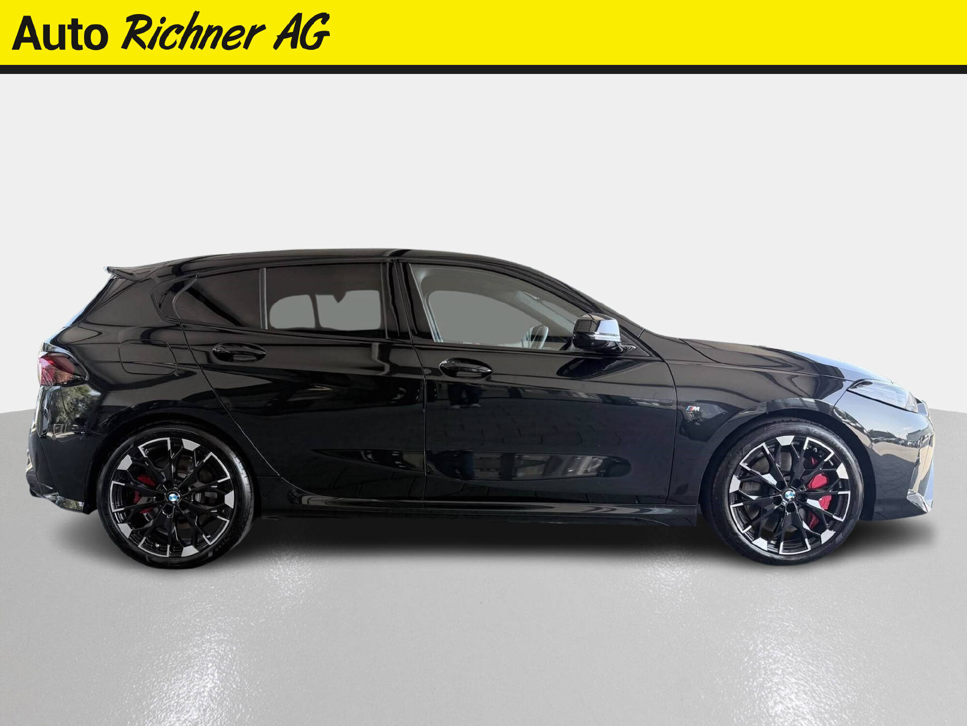 BMW M135i xDrive-showroom-element-2