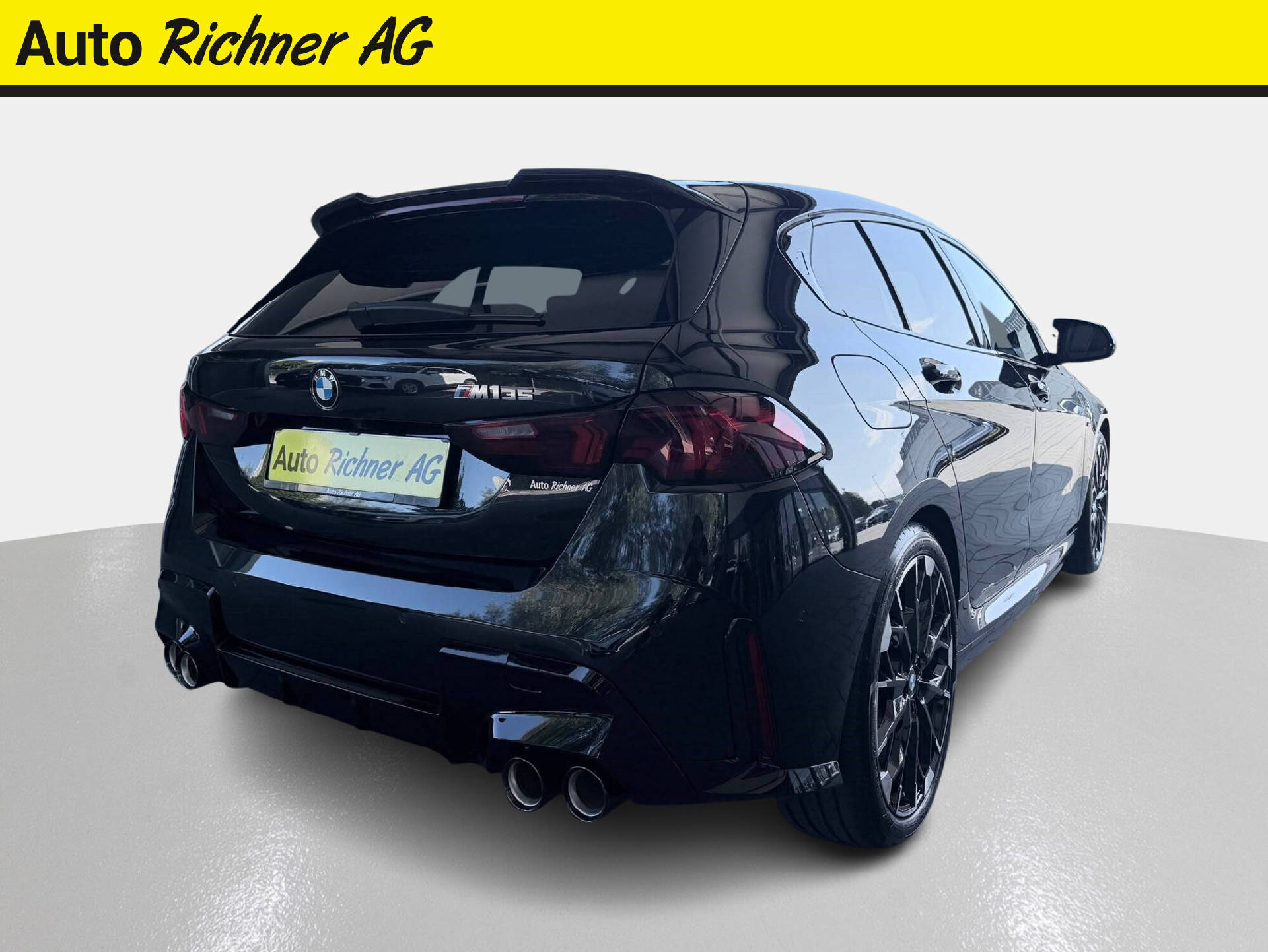 BMW M135i xDrive-showroom-element-3