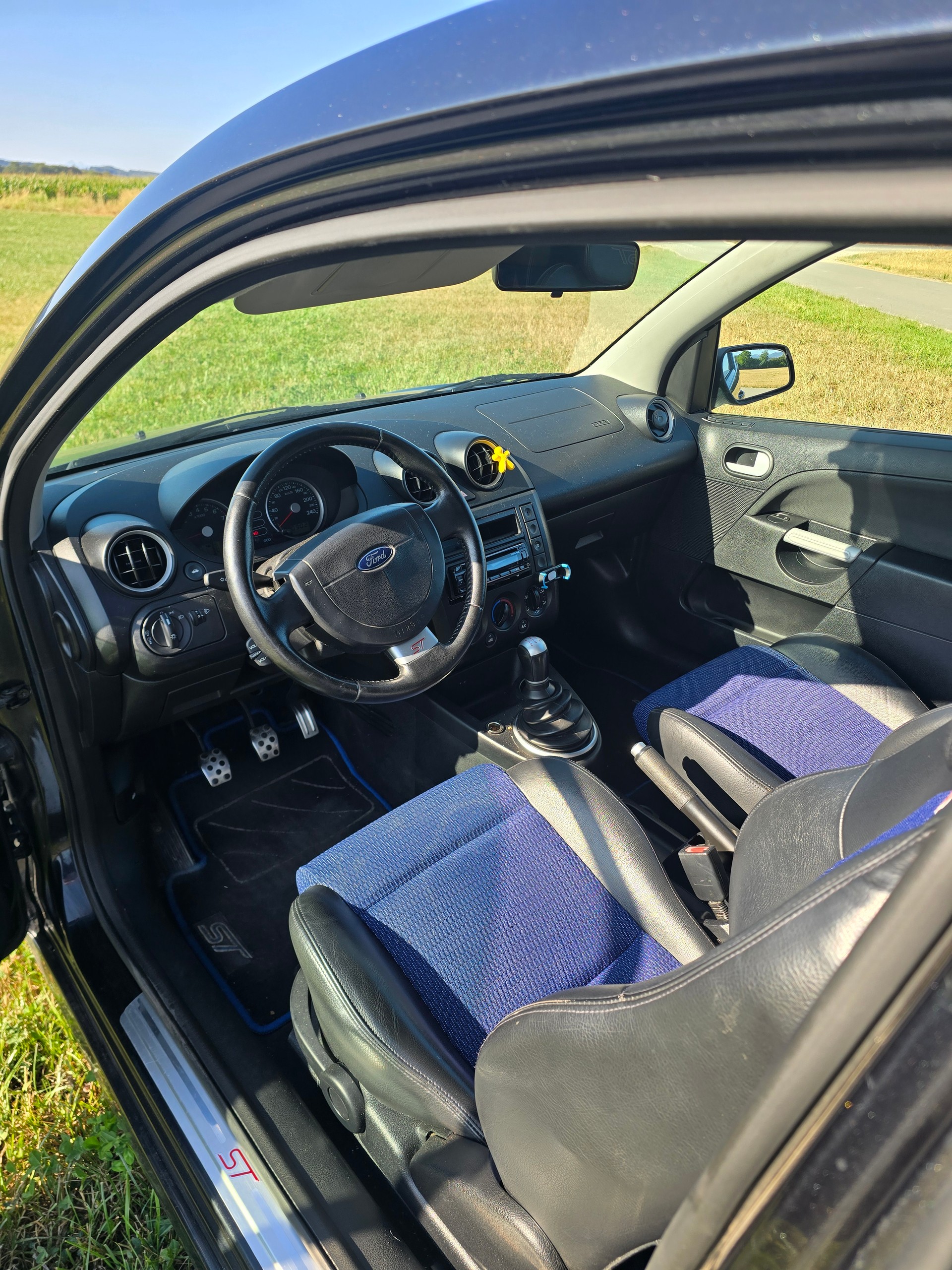 FORD Fiesta 2.0 16V ST-image-4
