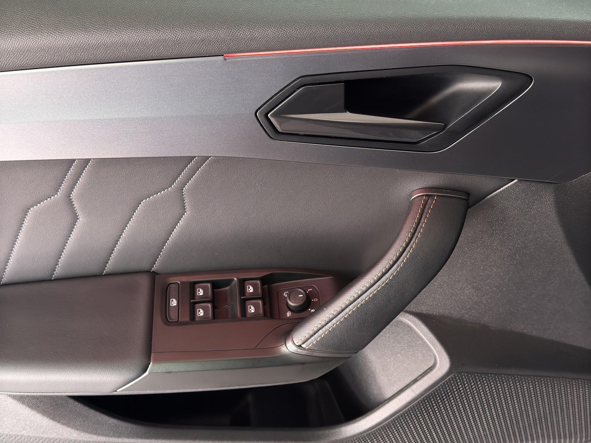 CUPRA LEON 1.5 eTSI MHEV DSG "Cupra Schalensitze"-image-8