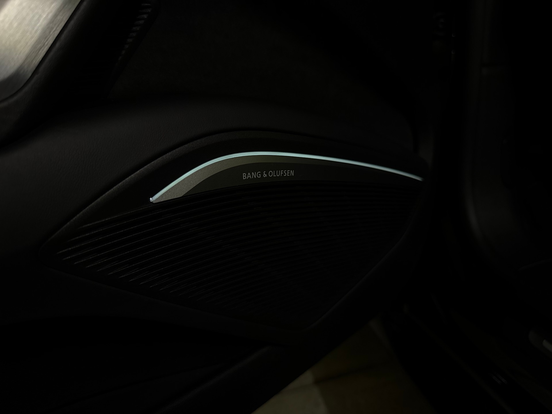 AUDI 2.0 TFSI quattro S-Tronic-image-15