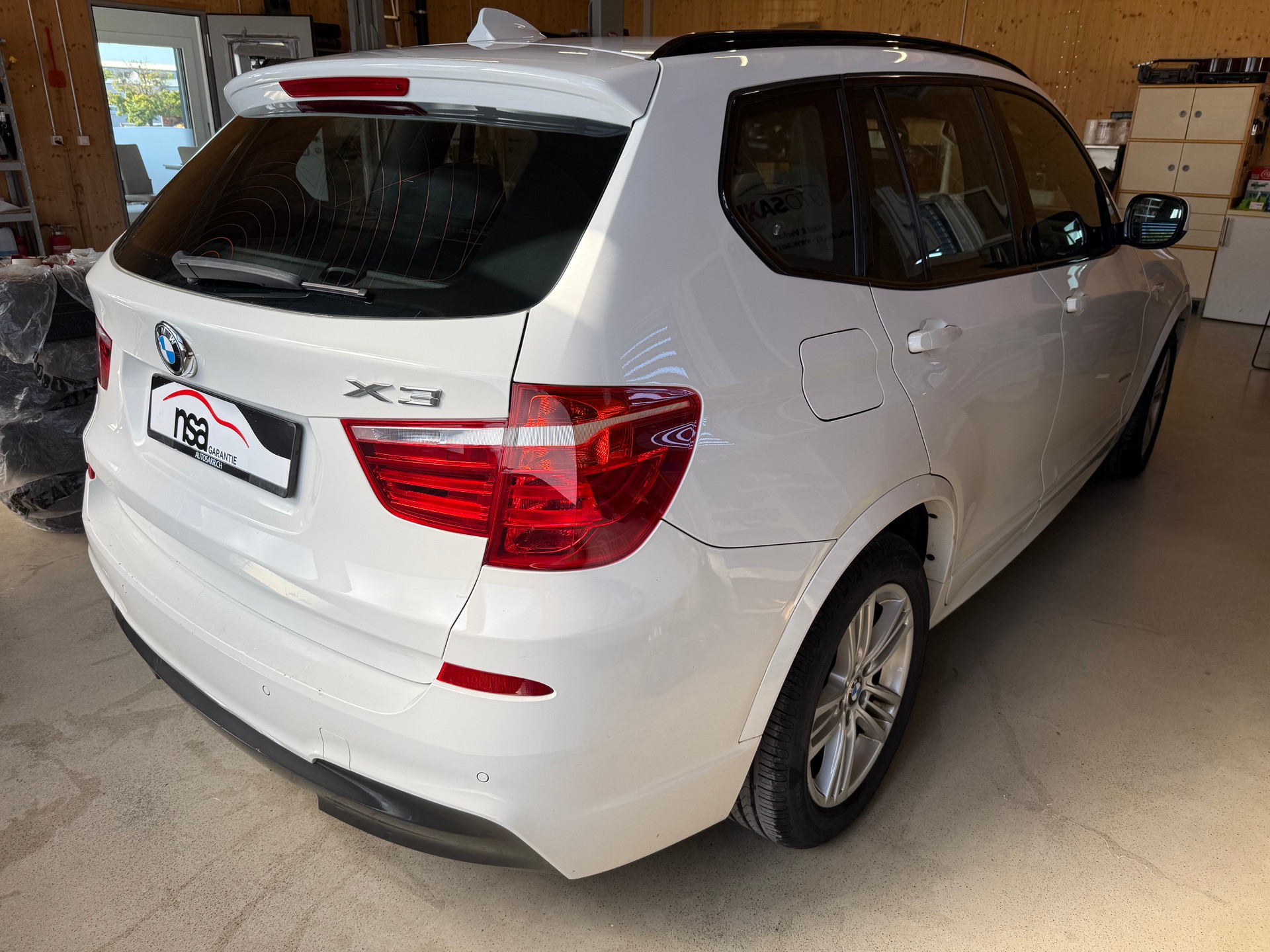 BMW X3 xDrive 20d Steptronic-showroom-element-3