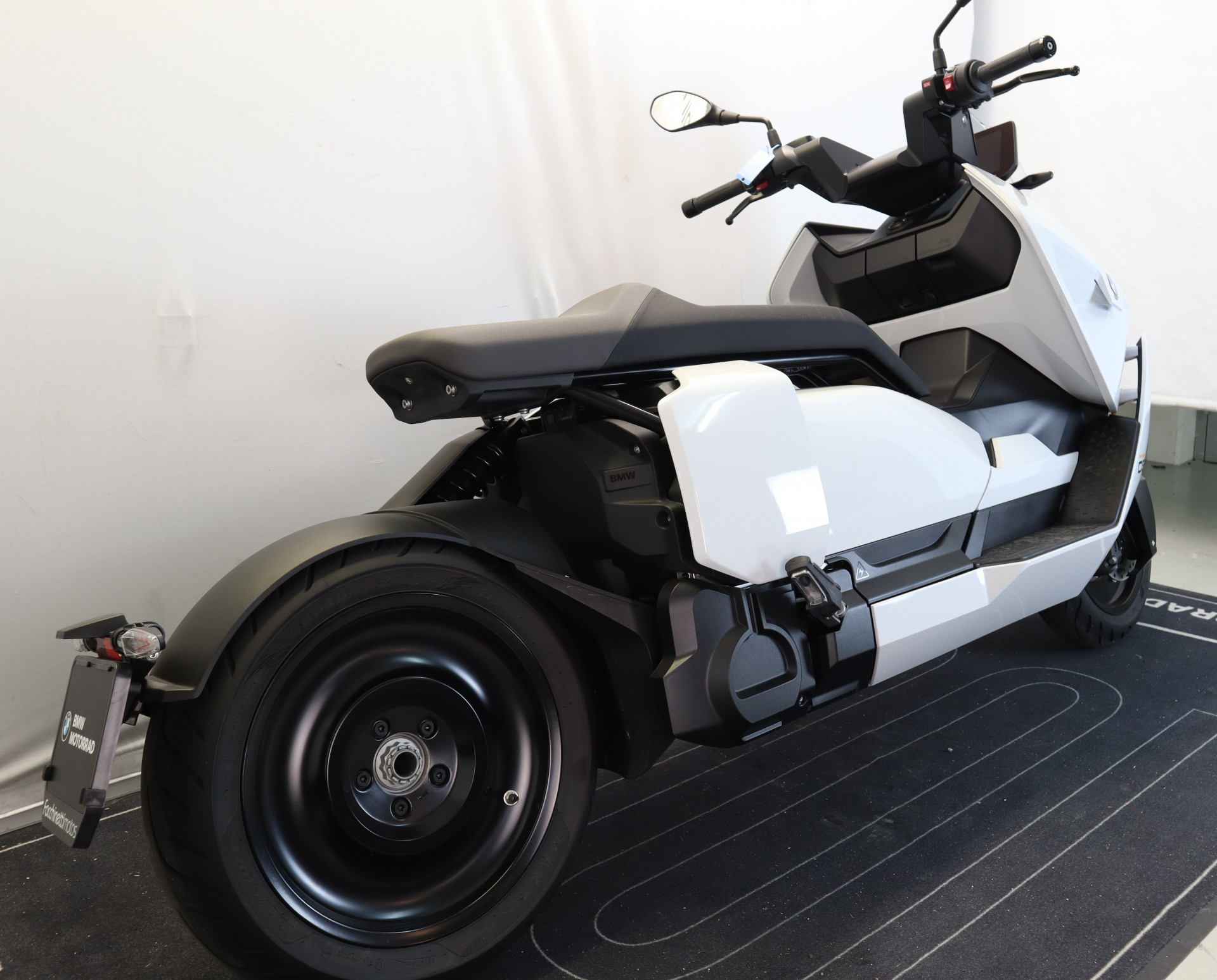 BMW CE 04-image-4
