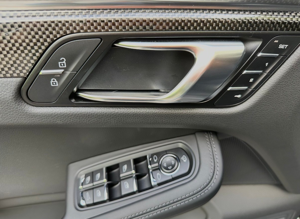 PORSCHE Macan GTS PDK-image-20