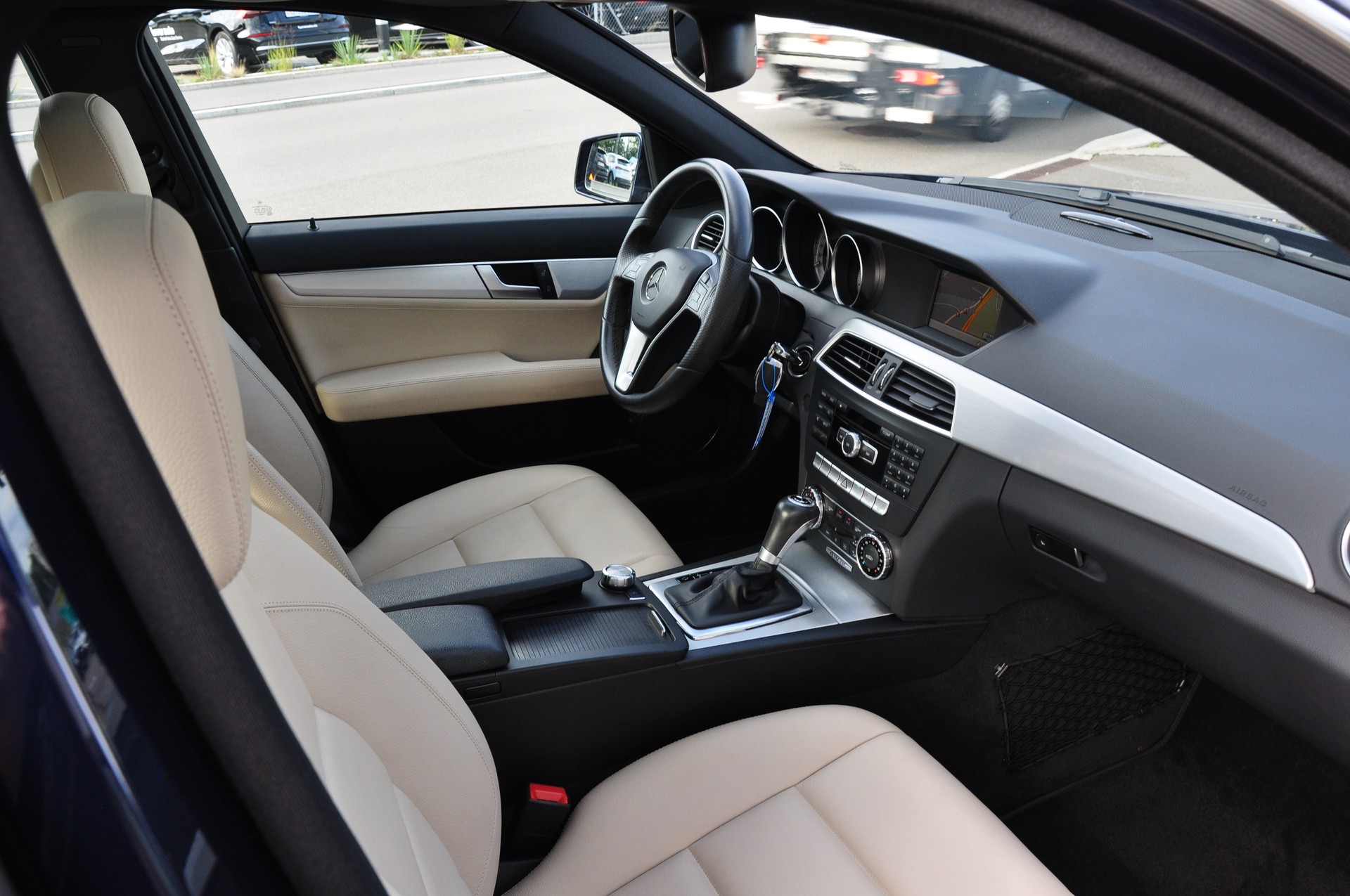 MERCEDES-BENZ C 350 Avantgarde 4Matic 7G-Tronic-image-13