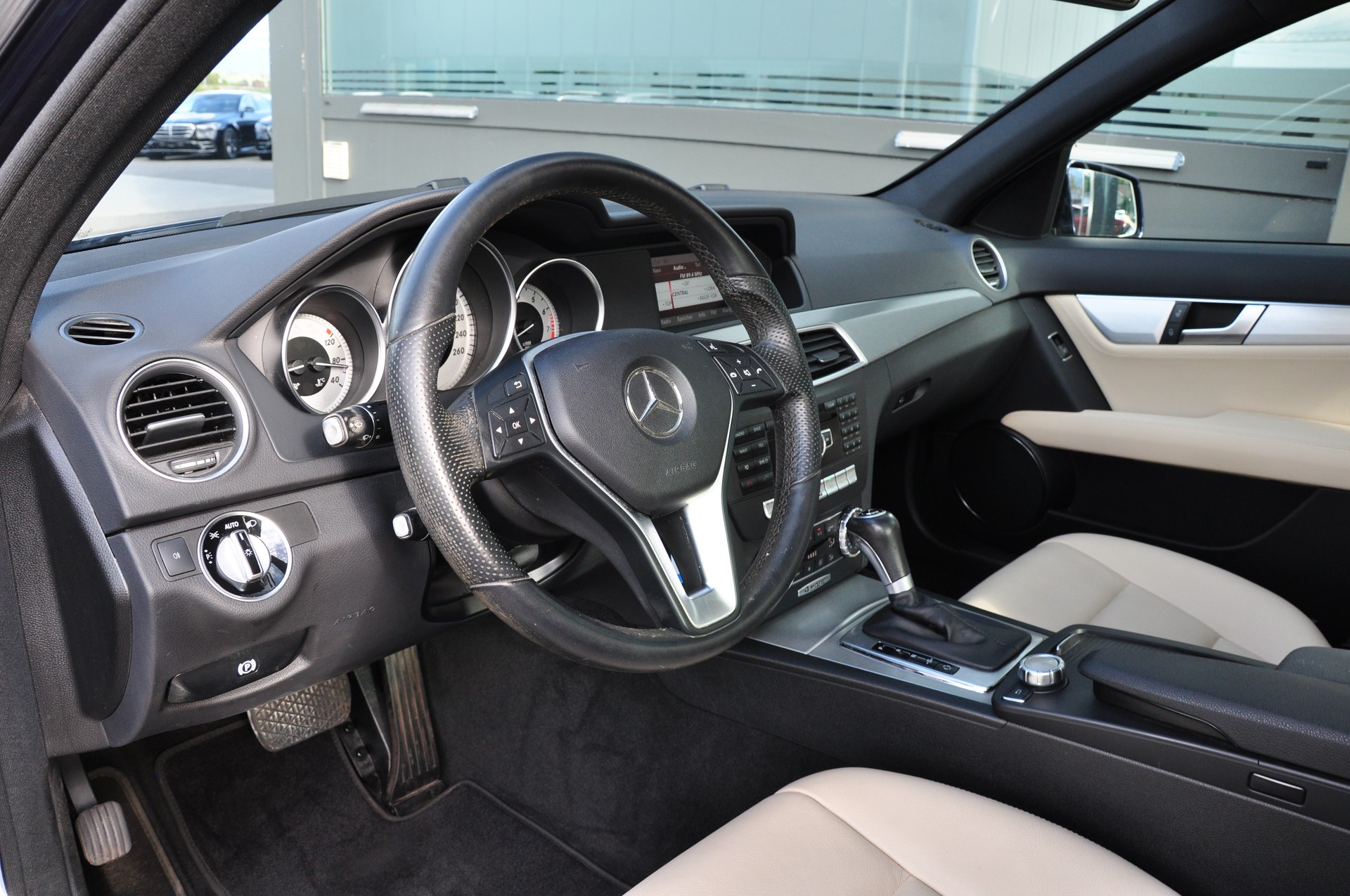 MERCEDES-BENZ C 350 Avantgarde 4Matic 7G-Tronic-image-11