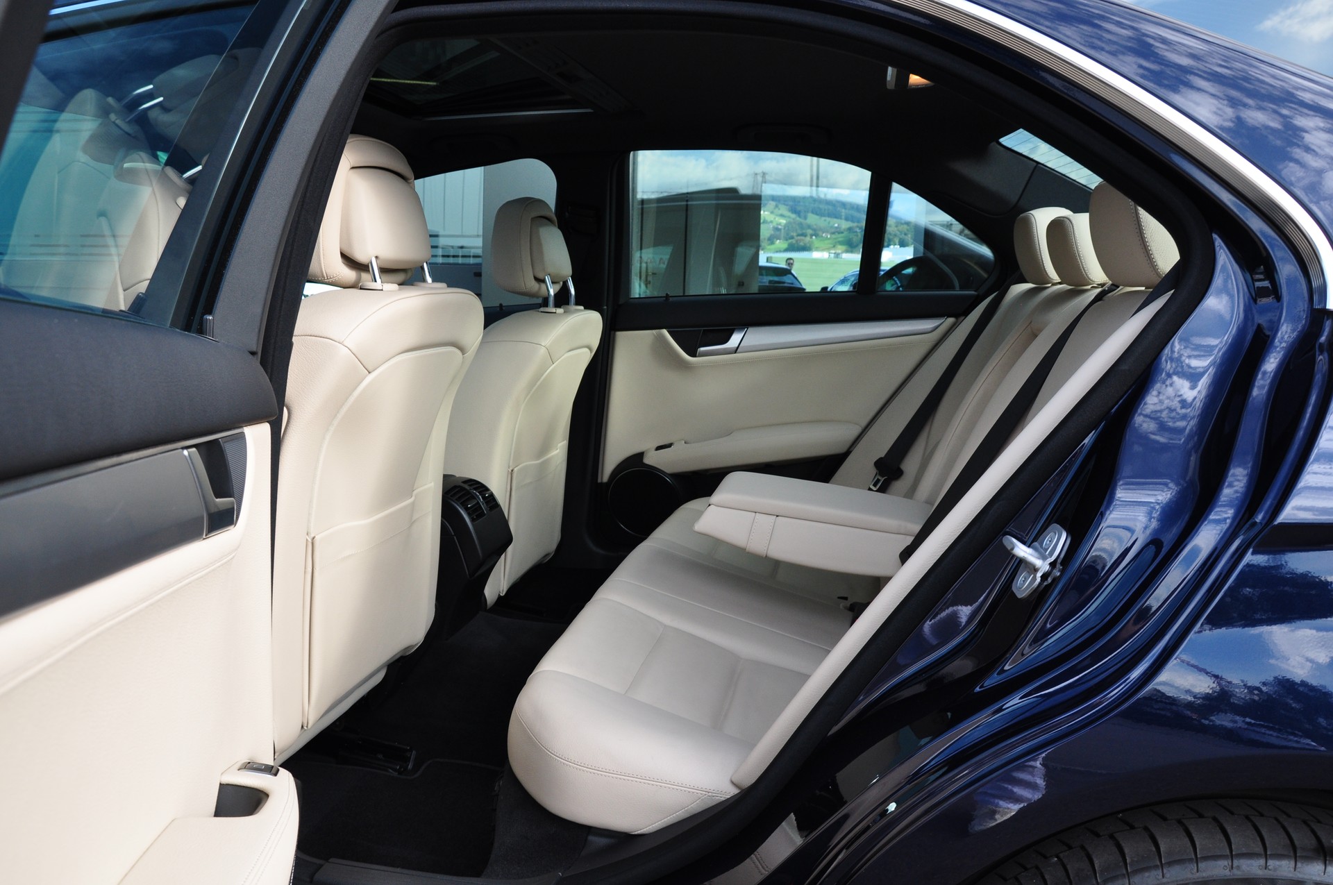 MERCEDES-BENZ C 350 Avantgarde 4Matic 7G-Tronic-image-16