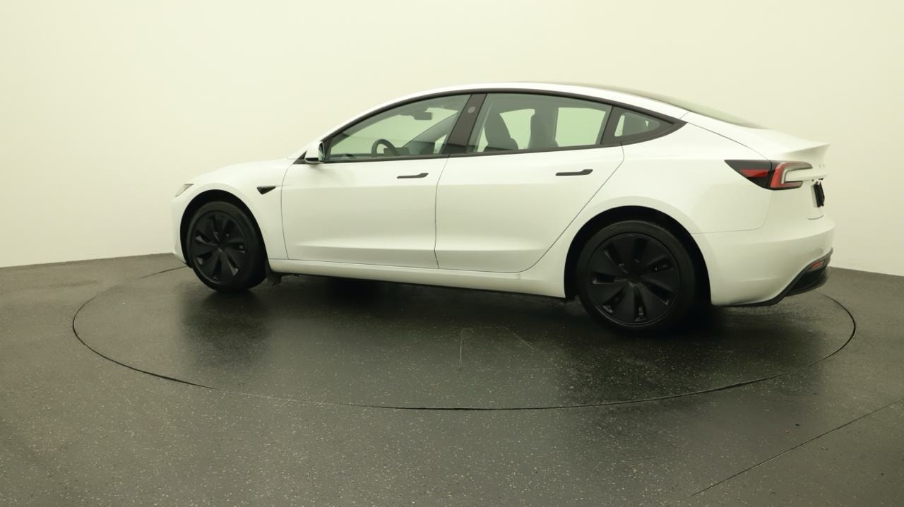 TESLA Model 3 Long Range RWD-showroom-element-2
