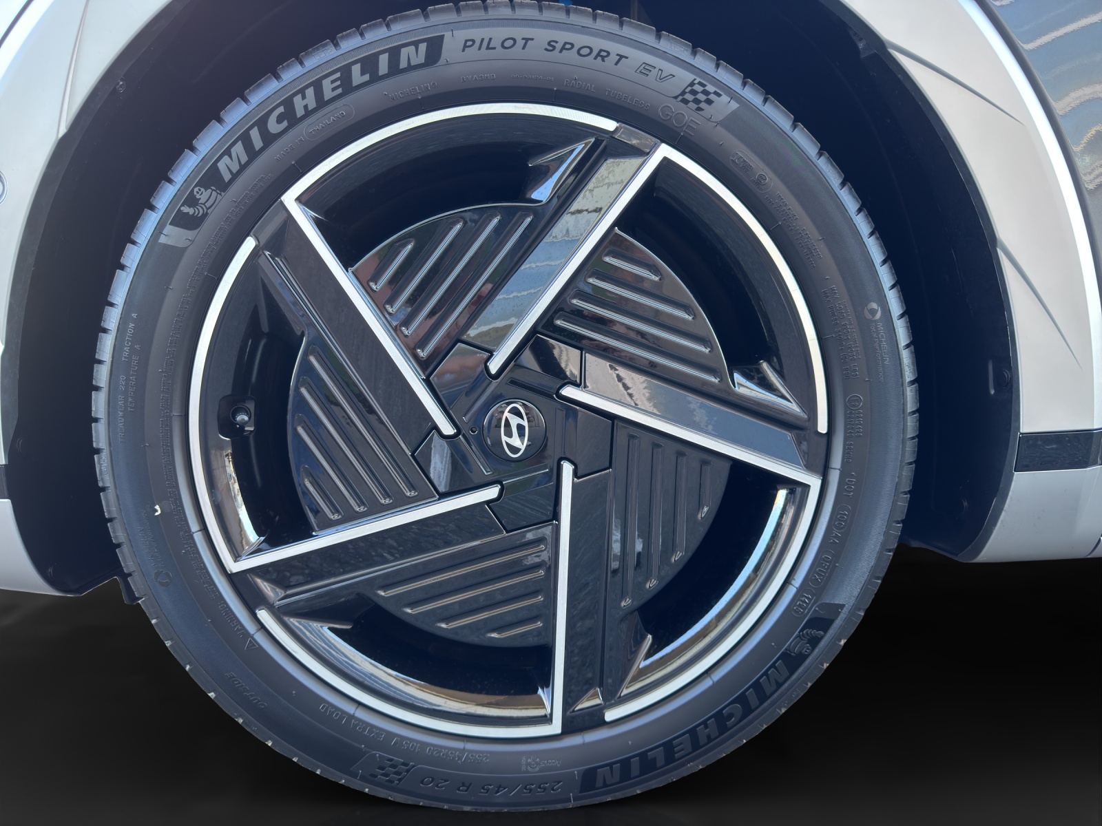 HYUNDAI Ioniq 5 84 kWh Vertex 4WD 20" Wheels MY26-image-15