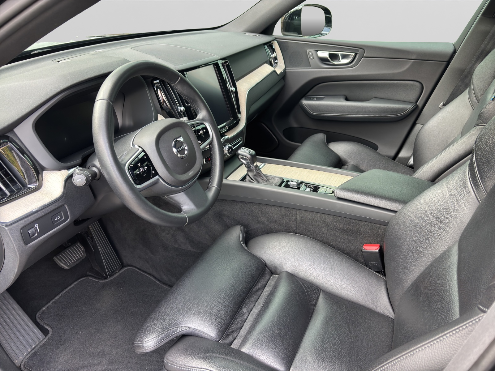VOLVO XC60 2.0 D4 Inscription AWD-showroom-element-3
