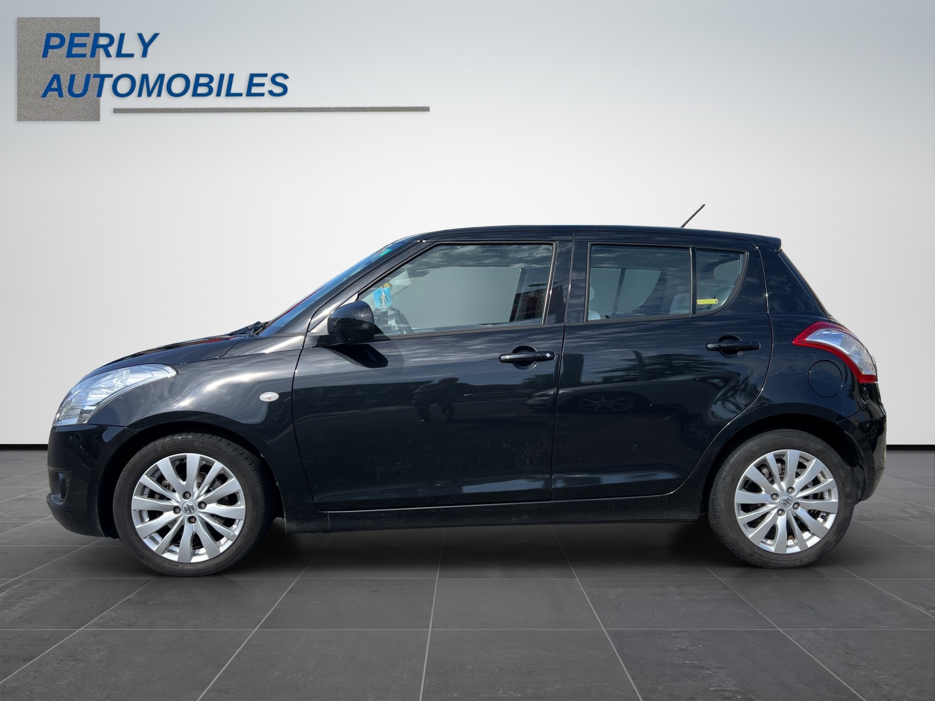 SUZUKI Swift 1.2 GL Top-showroom-element-2