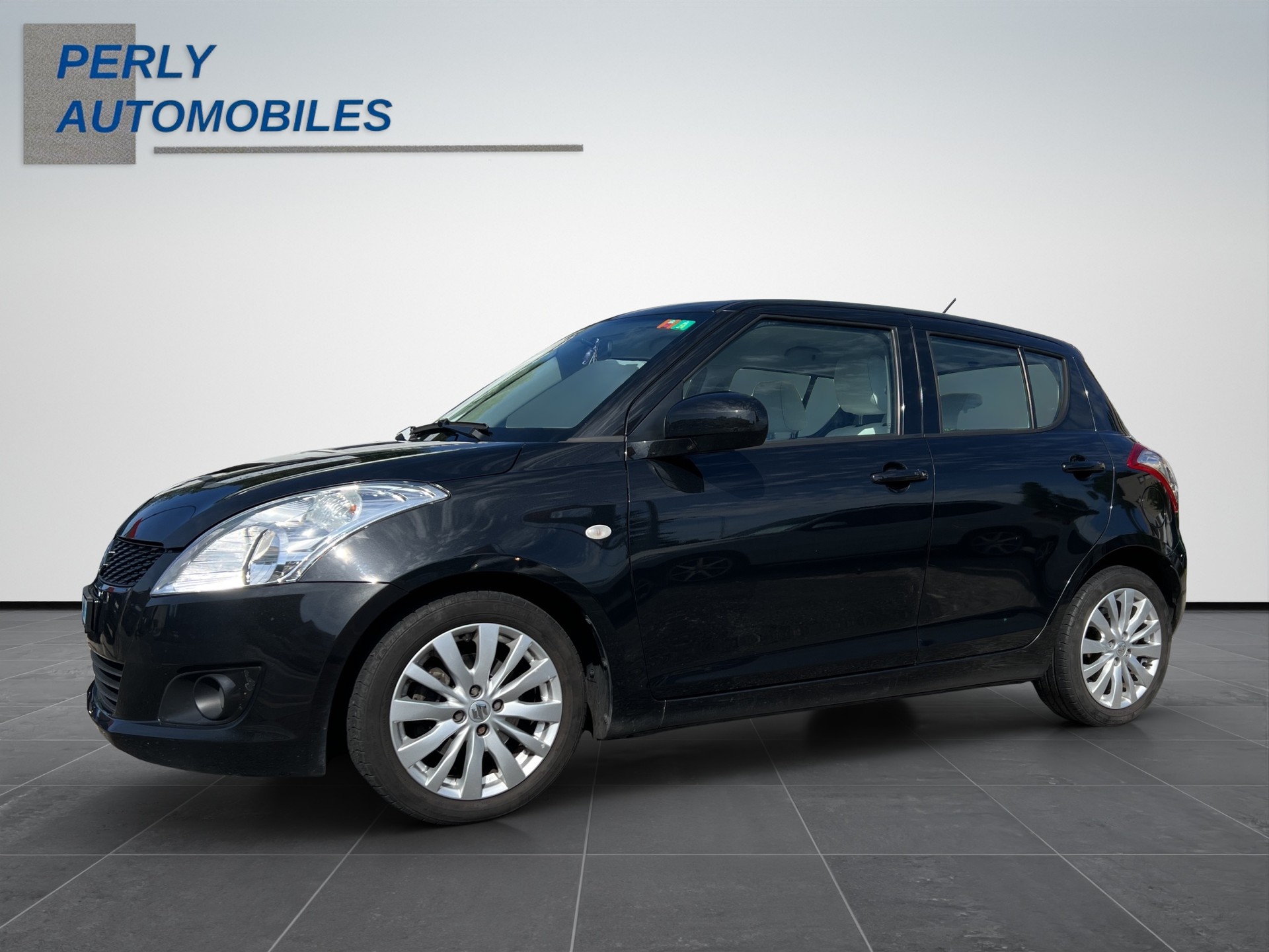 SUZUKI Swift 1.2 GL Top-showroom-element-1
