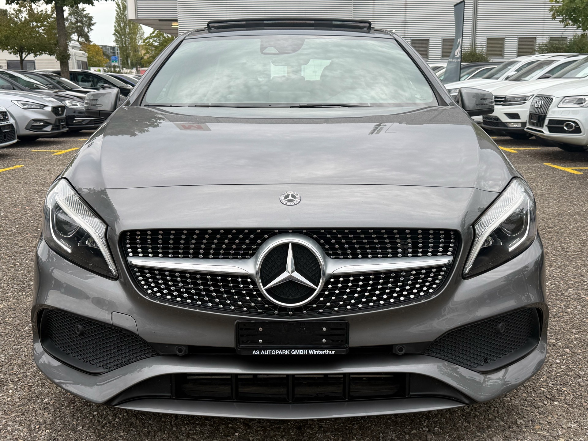 MERCEDES-BENZ A 200 AMG Line-showroom-element-1