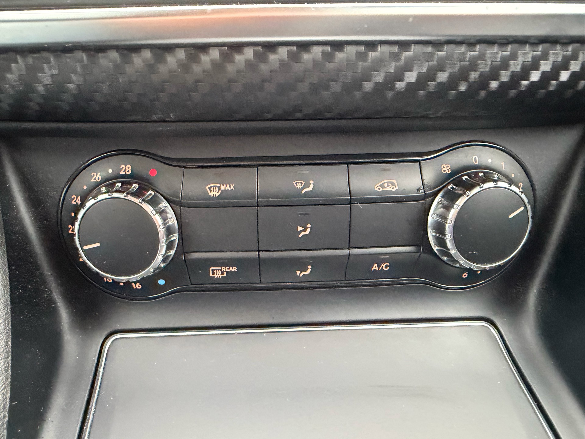 MERCEDES-BENZ A 200 AMG Line-image-16