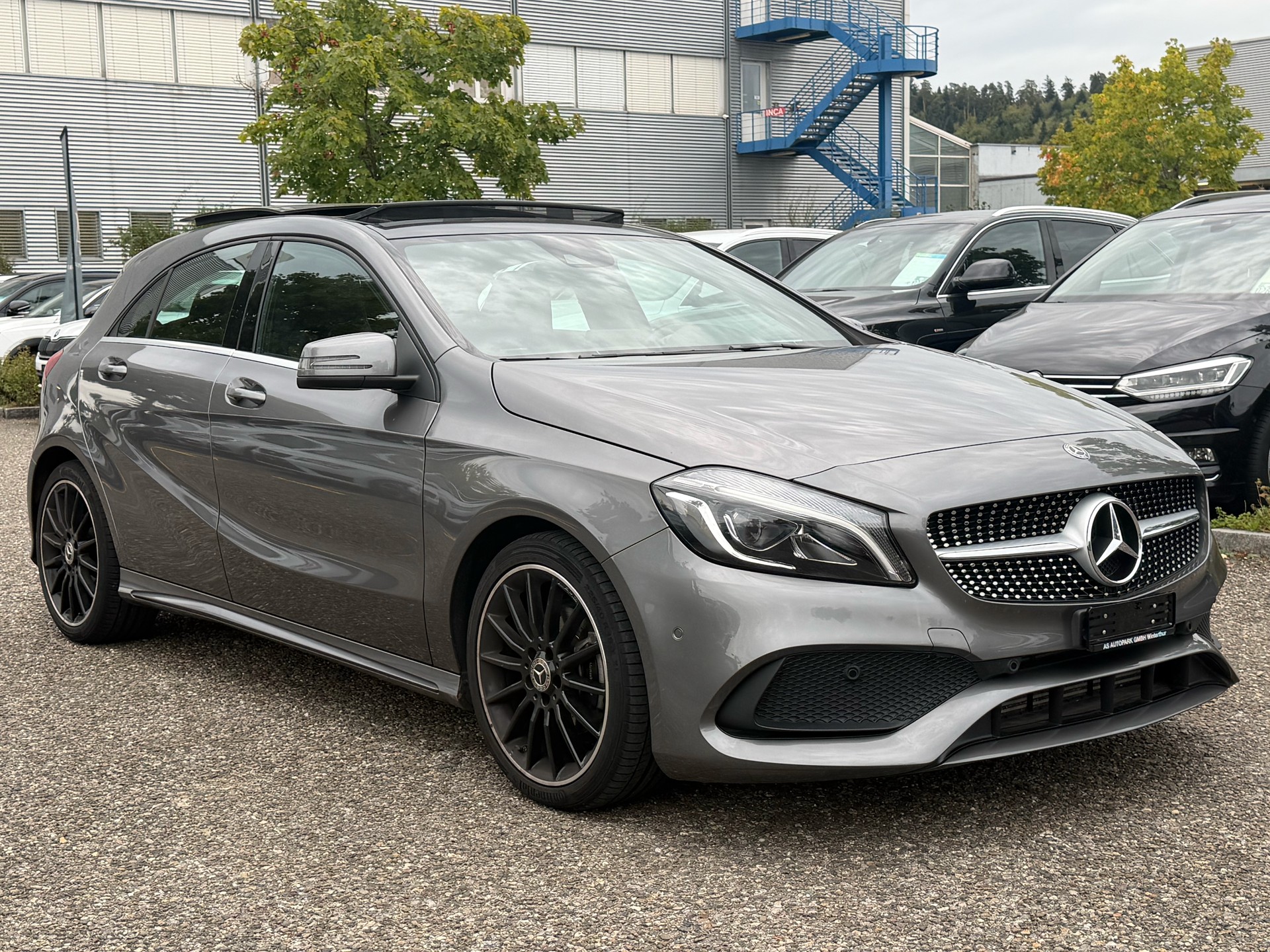 MERCEDES-BENZ A 200 AMG Line-showroom-element-2