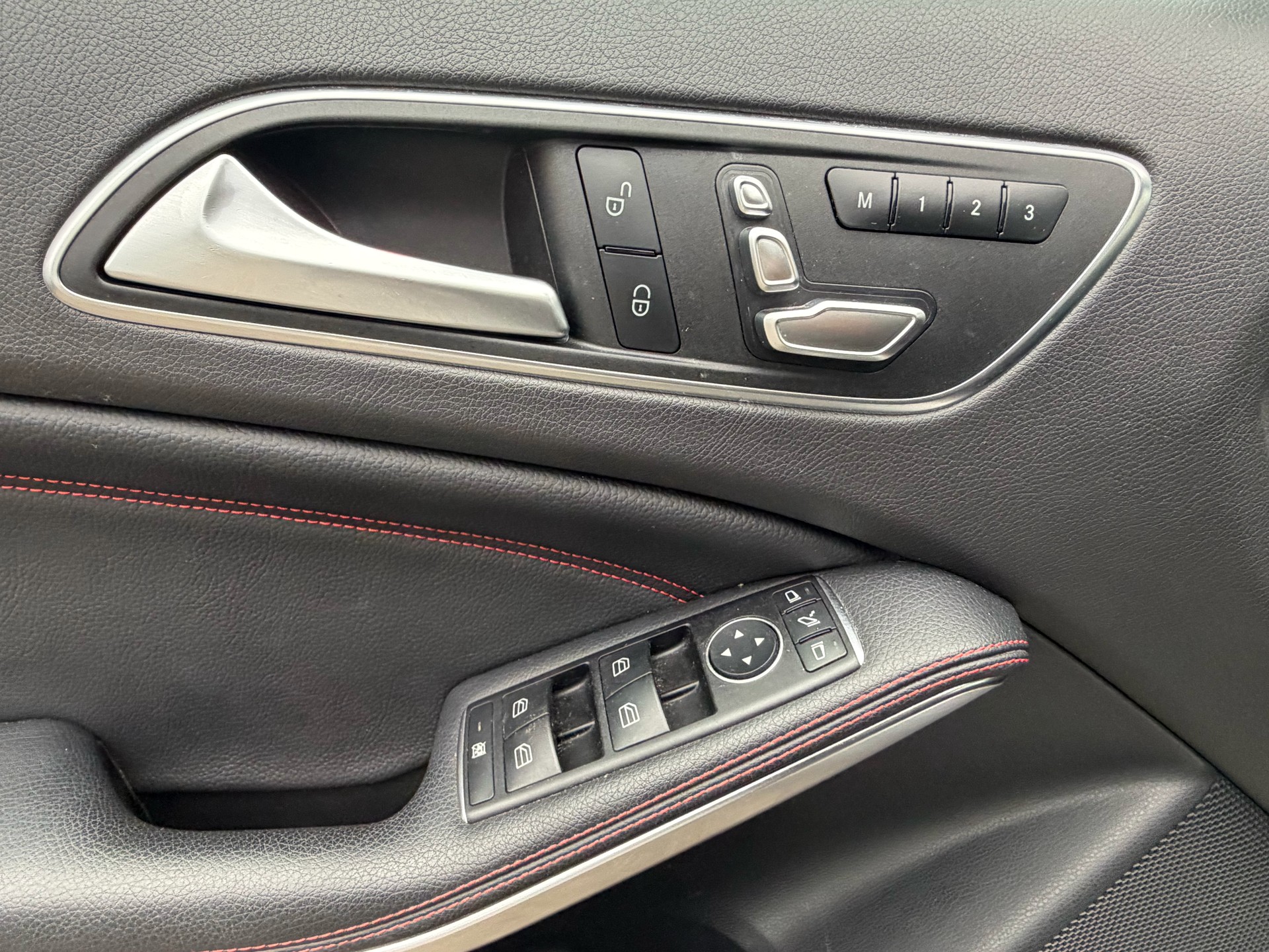 MERCEDES-BENZ A 200 AMG Line-image-10