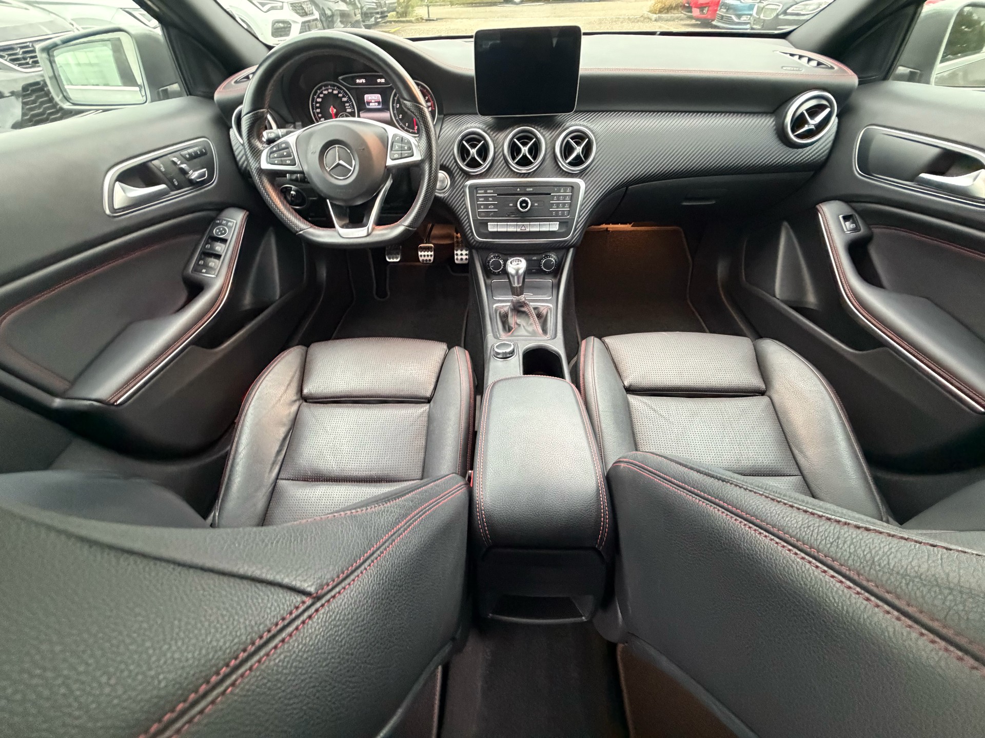 MERCEDES-BENZ A 200 AMG Line-image-12