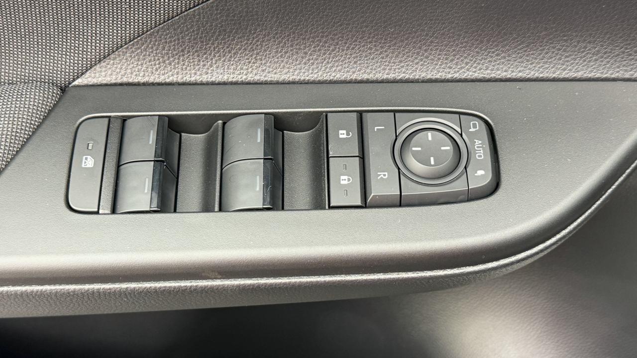 TOYOTA C-HR 2.0 PHEV CVT Style-image-8
