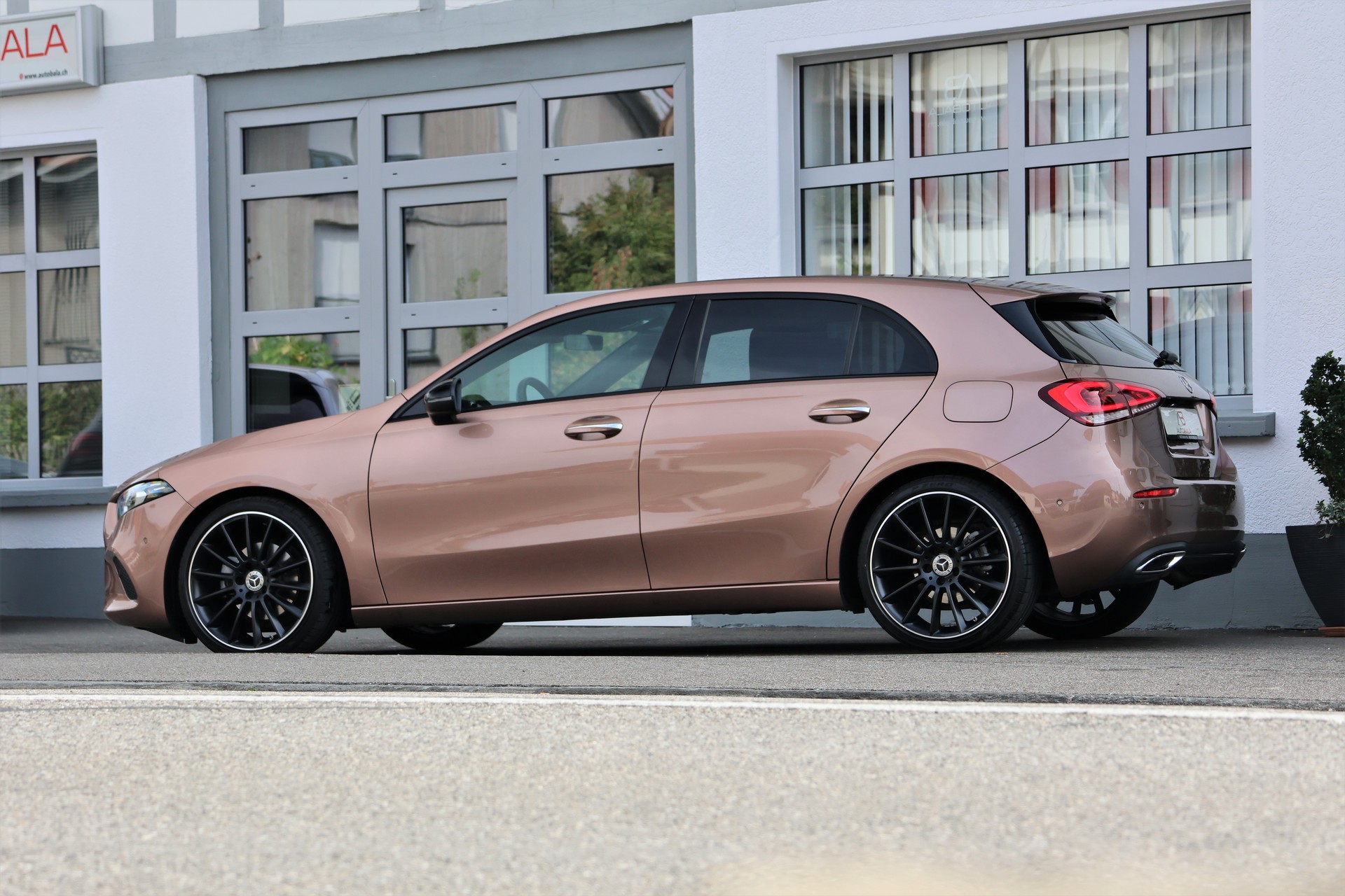 MERCEDES-BENZ A 180 Night Star 7G-DCT (CH)-image-3