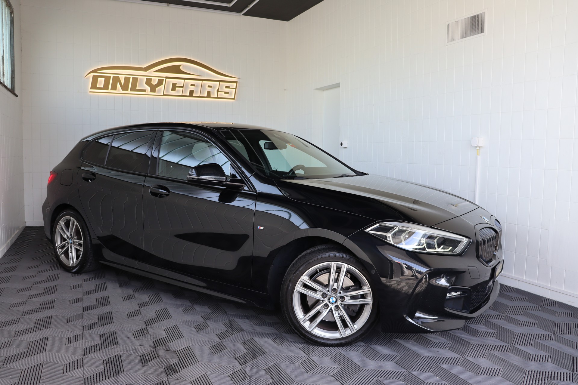 BMW 118I M SPORT STEPTRONIC * CH-FAHRZEUG * FAHRASSISTENZ-PAKET * RÜCKFAHRKAMERA *-showroom-element-3
