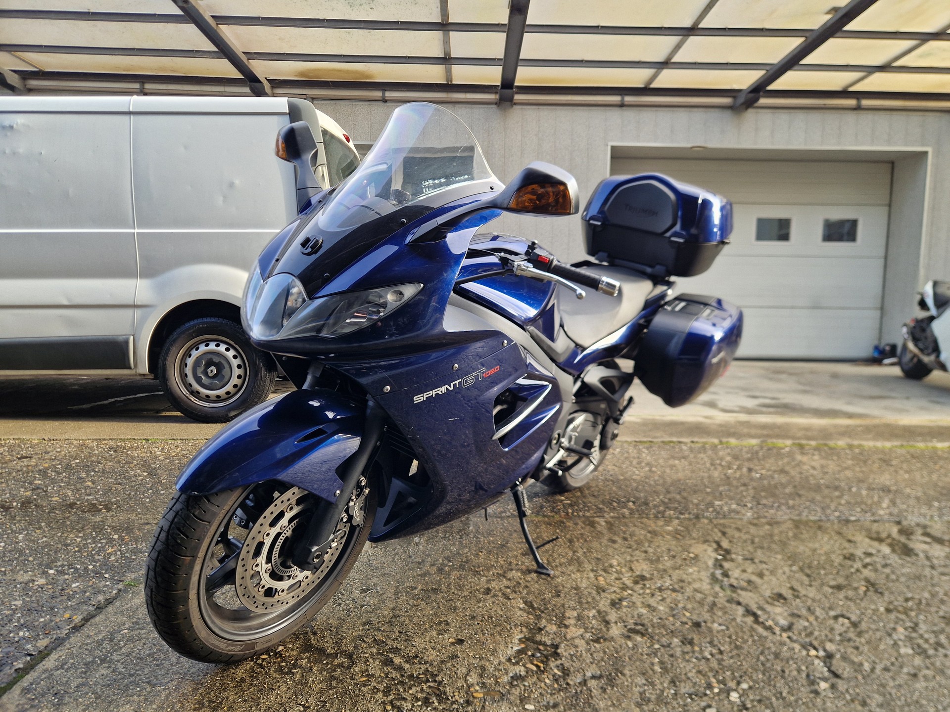 TRIUMPH Sprint GT ABS 1050-image-1