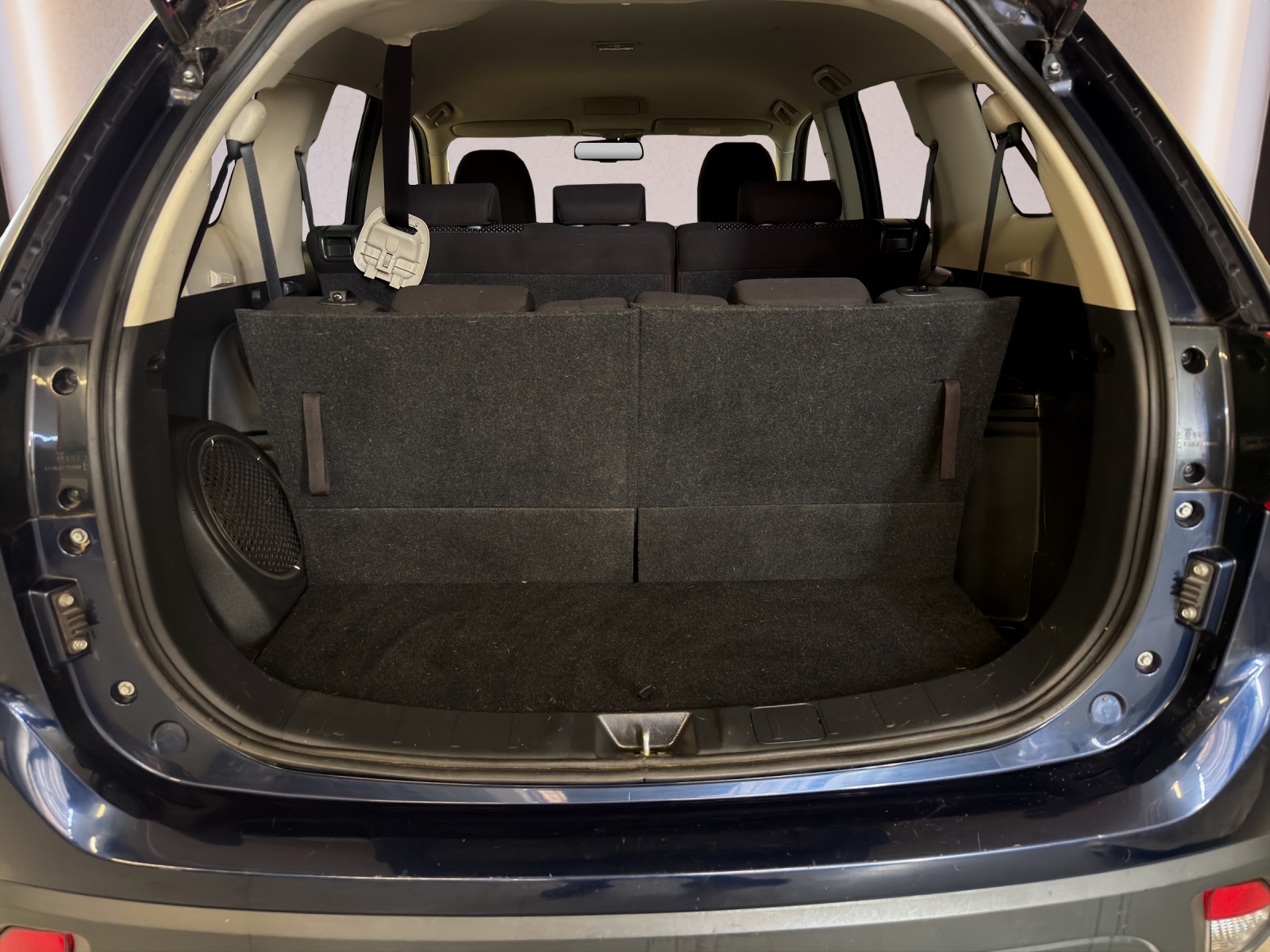 MITSUBISHI Outlander 2.2 DID Style 4WD Automatic-image-18