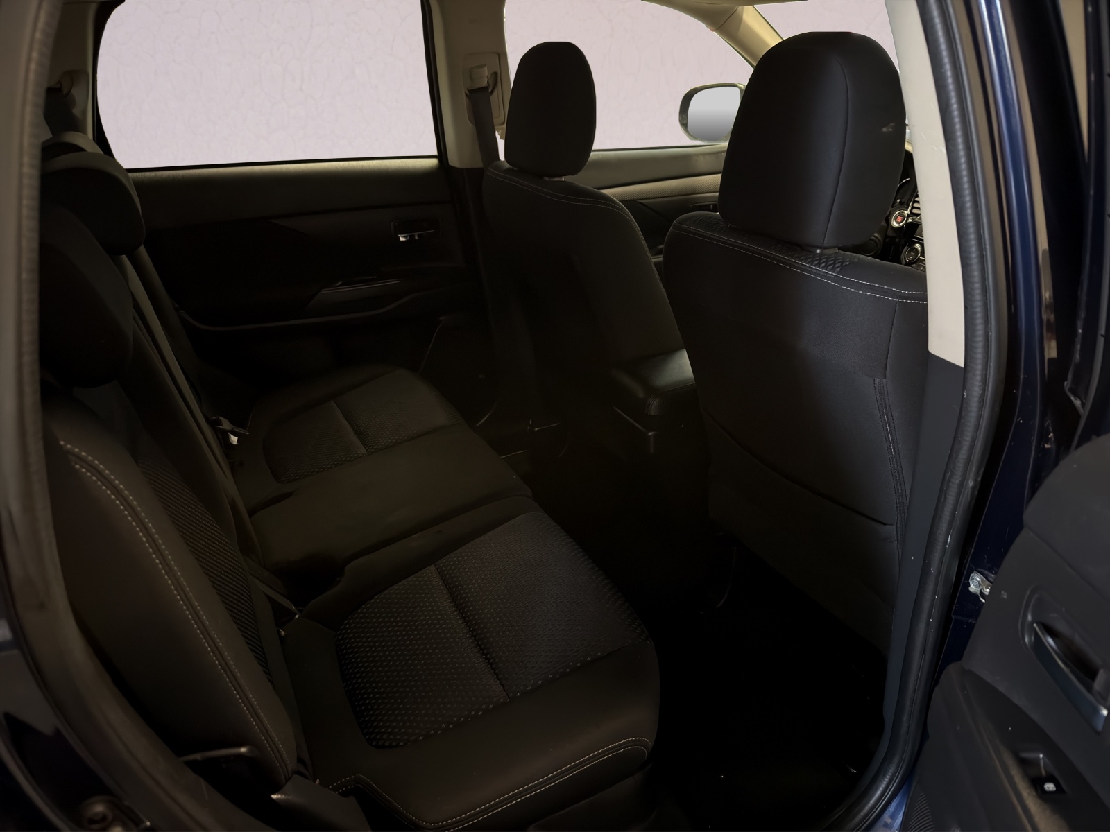 MITSUBISHI Outlander 2.2 DID Style 4WD Automatic-image-16
