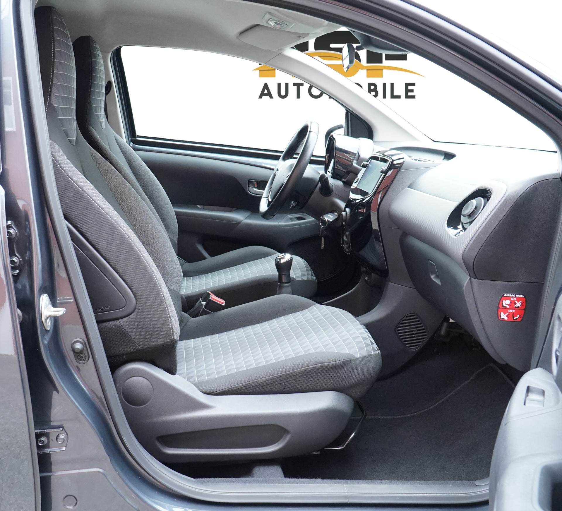 PEUGEOT 108 e-1.0 VTi Stop&Start Allure * CH Fahrzeug*-image-11