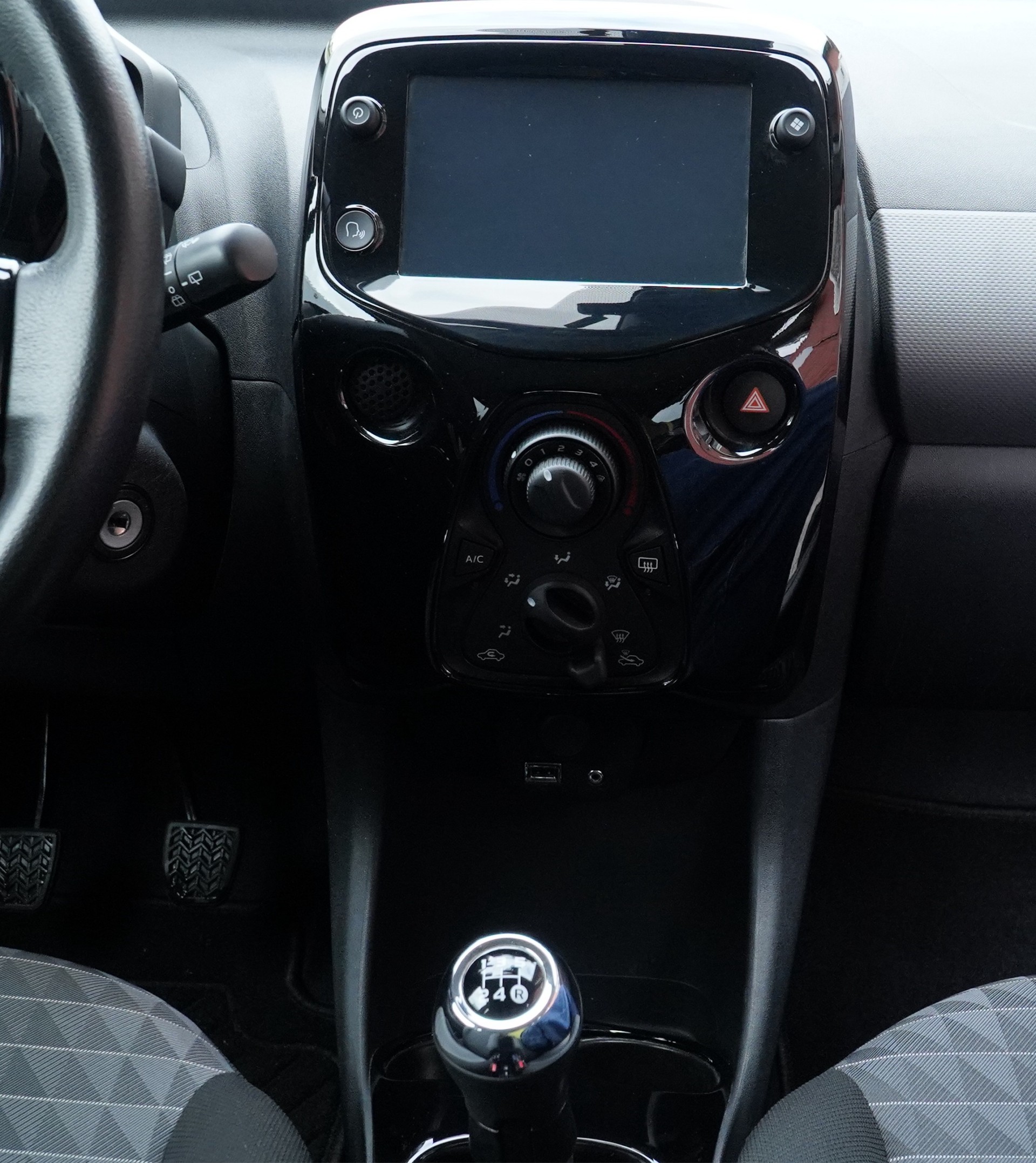 PEUGEOT 108 e-1.0 VTi Stop&Start Allure * CH Fahrzeug*-image-9