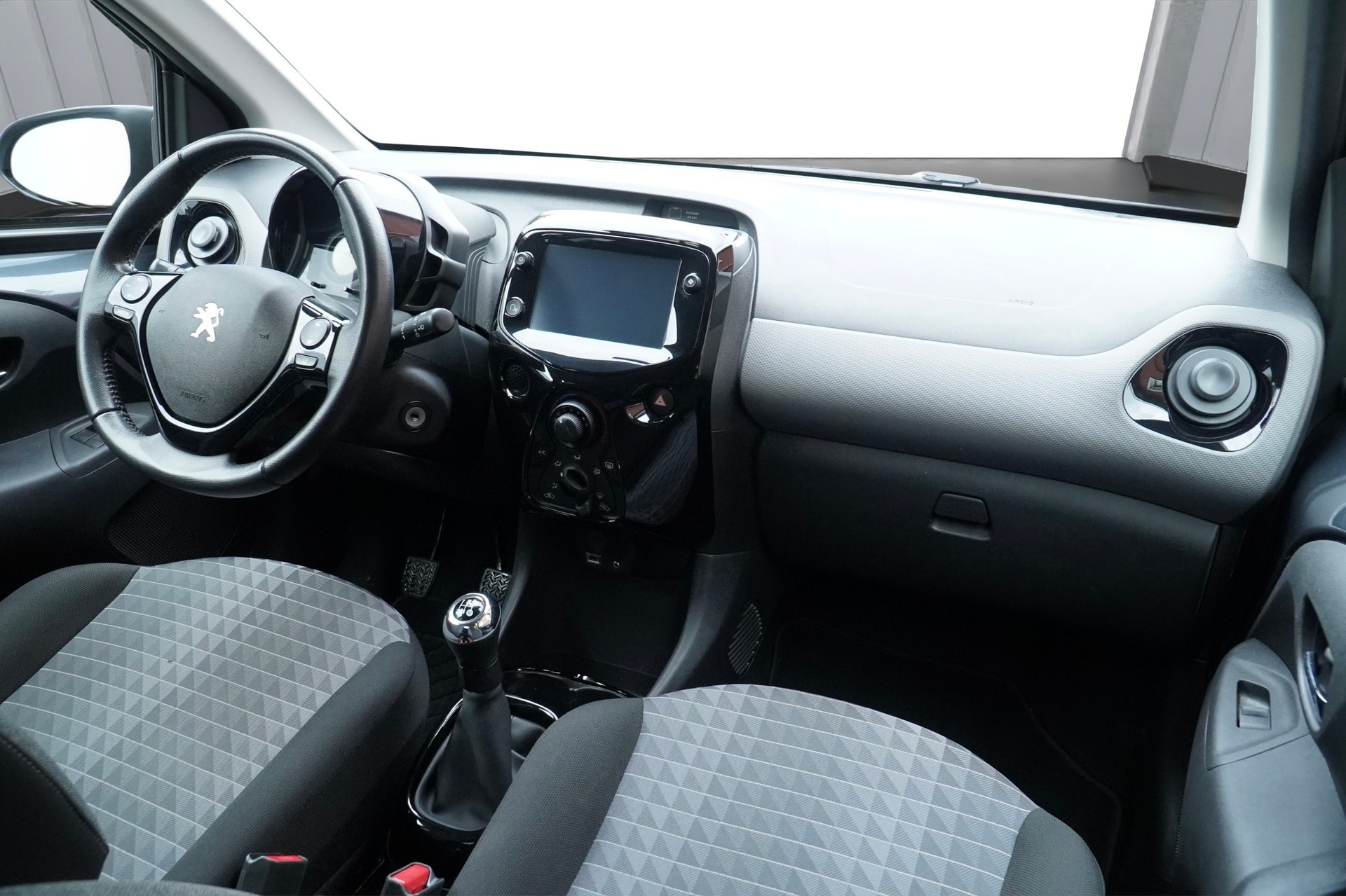 PEUGEOT 108 e-1.0 VTi Stop&Start Allure * CH Fahrzeug*-image-12