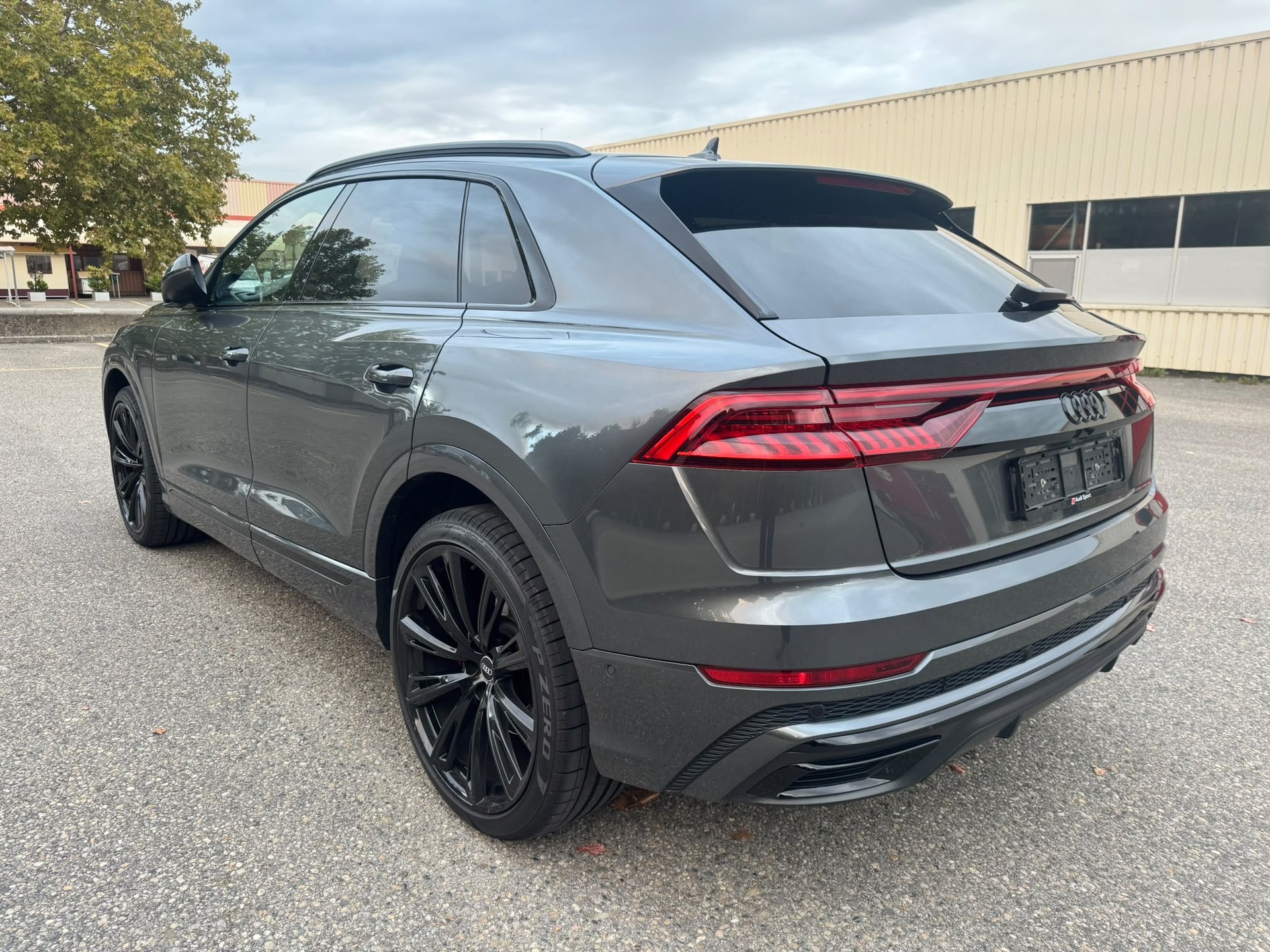 AUDI Q8 55 TFSI quattro tiptronic-image-4