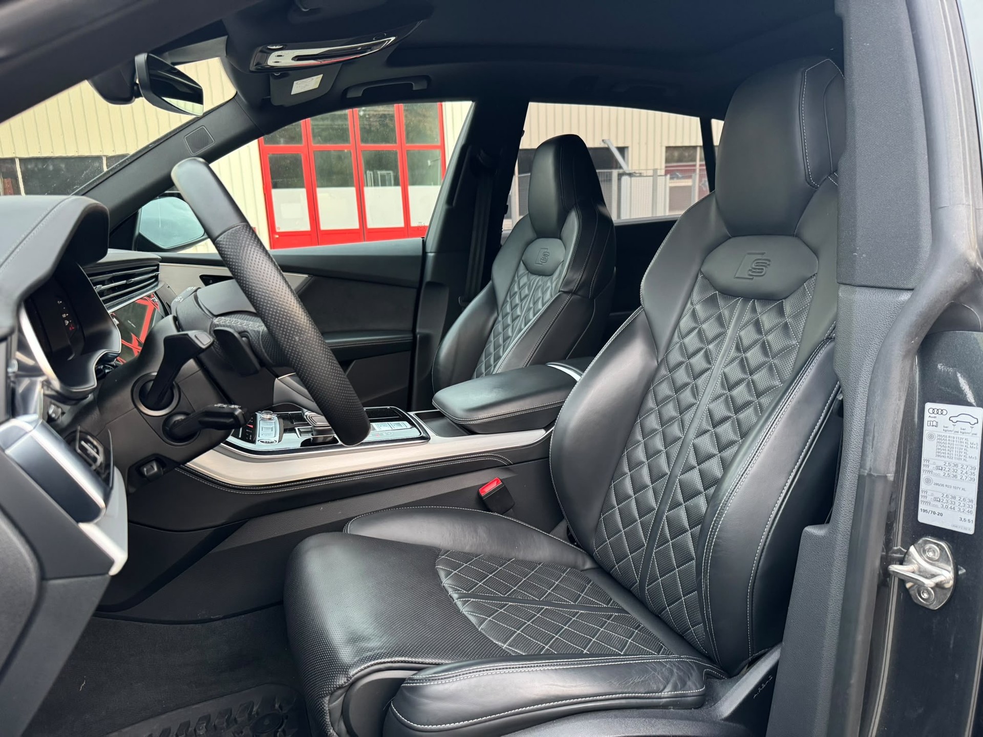 AUDI Q8 55 TFSI quattro tiptronic-image-7