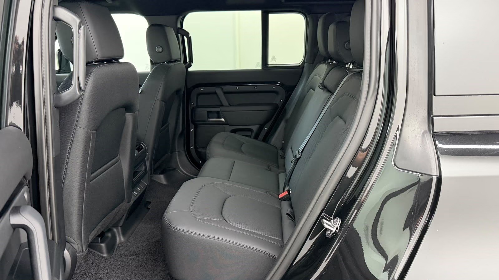 LAND ROVER Defender 110 3.0 D I6 200 S AWD AT8-image-8