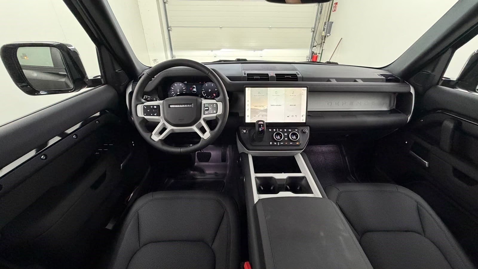 LAND ROVER Defender 110 3.0 D I6 200 S AWD AT8-image-7