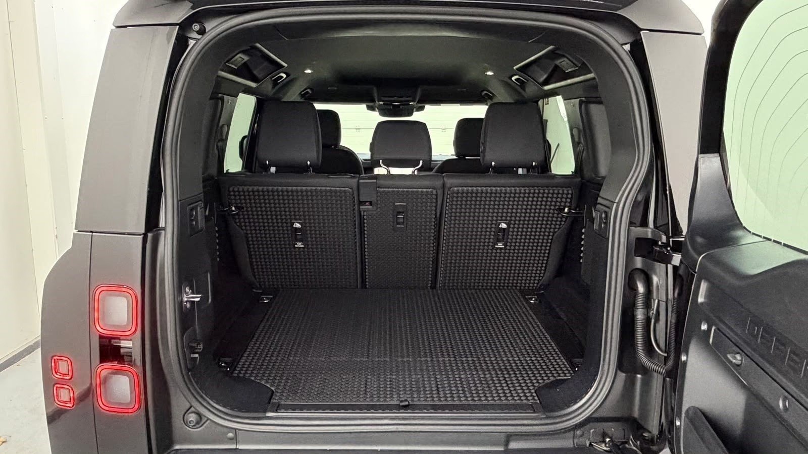 LAND ROVER Defender 110 3.0 D I6 200 S AWD AT8-image-4