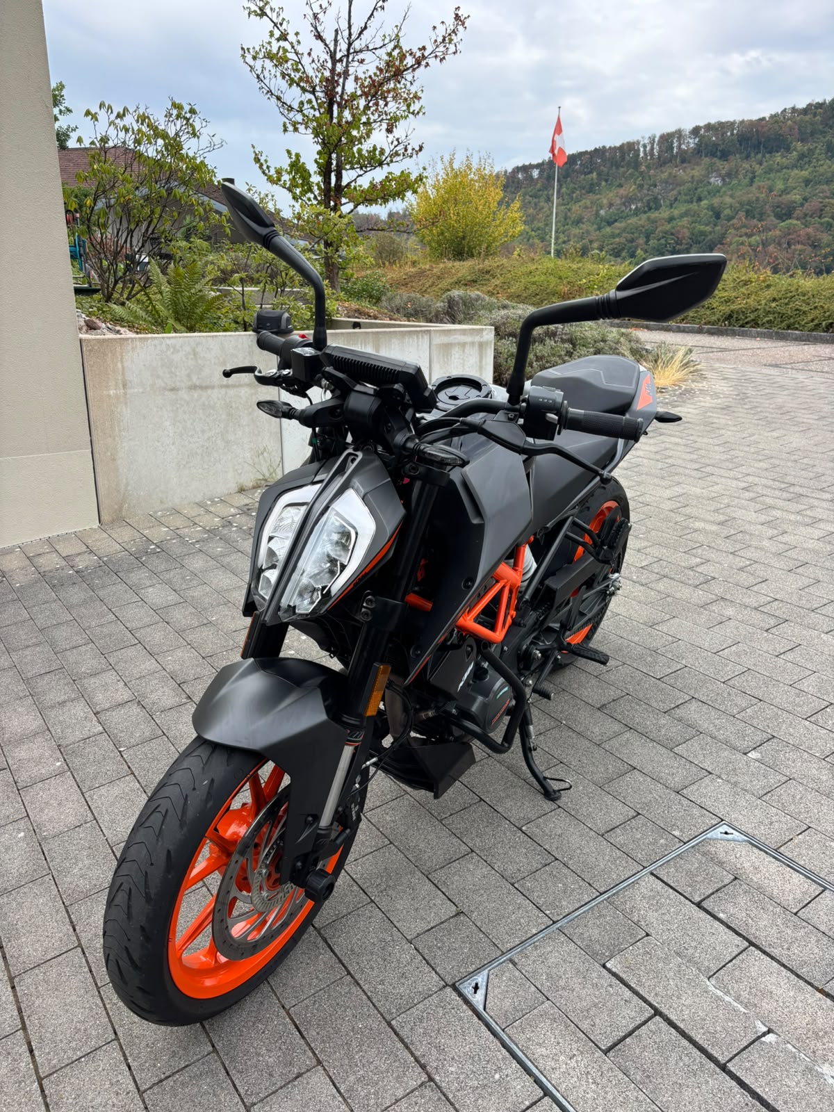KTM 125 Duke-image-1