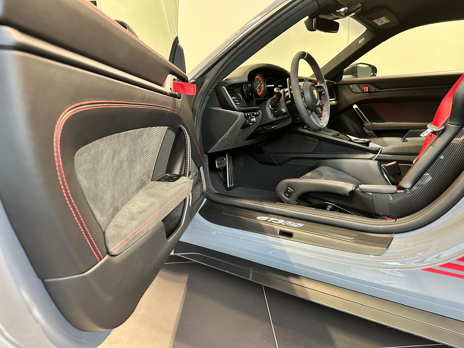 PORSCHE 911 GT3 RS-image-12
